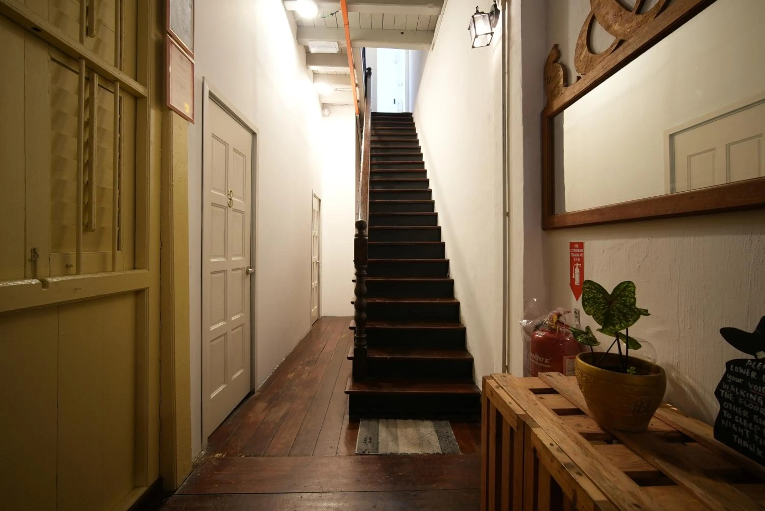 Moustachz Hauze , Georgetown