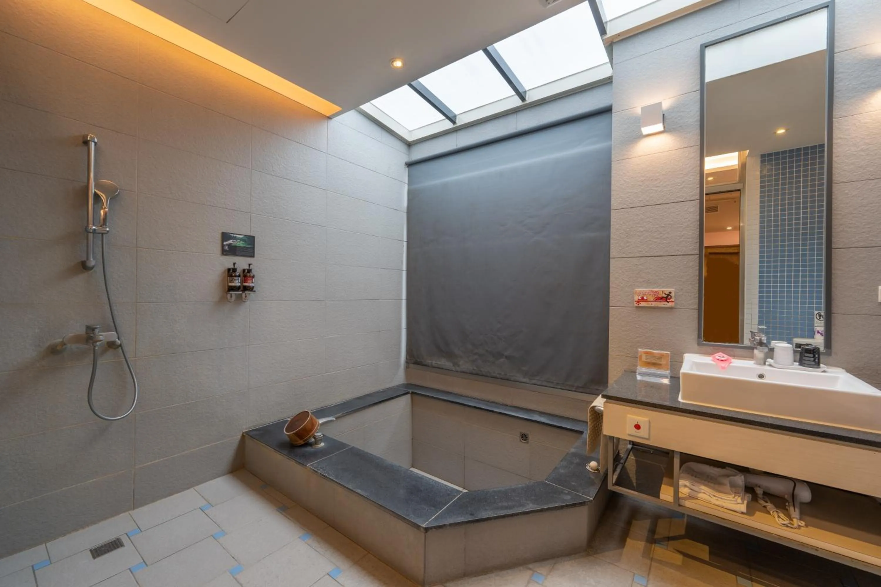 Shower in No. 9 Hotel