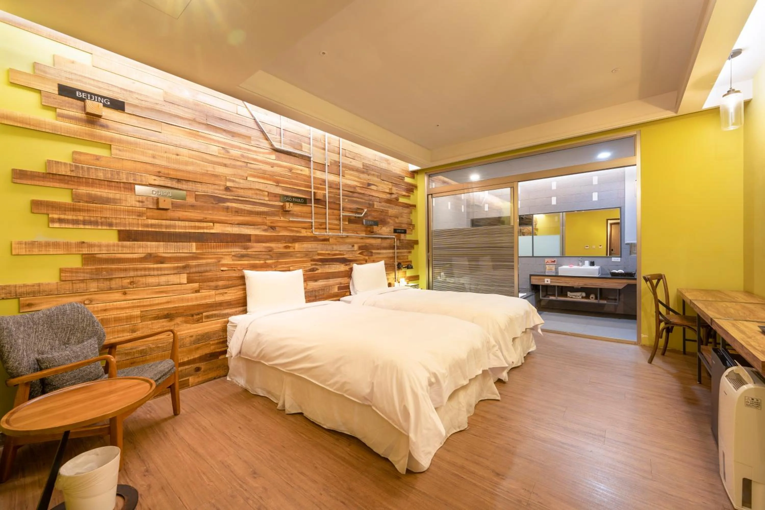 Photo of the whole room, Bed in No. 9 Hotel