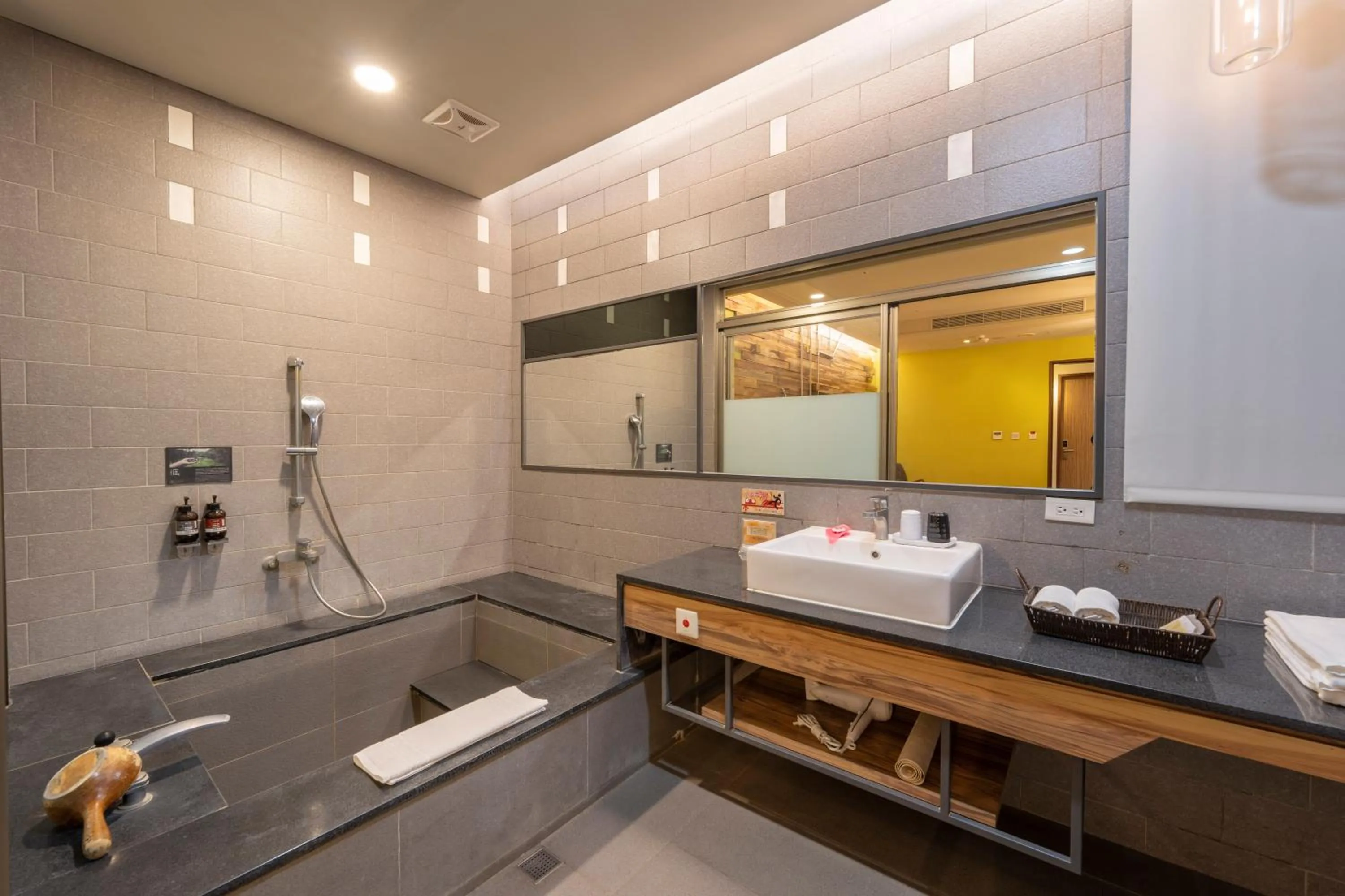 Bathroom in No. 9 Hotel