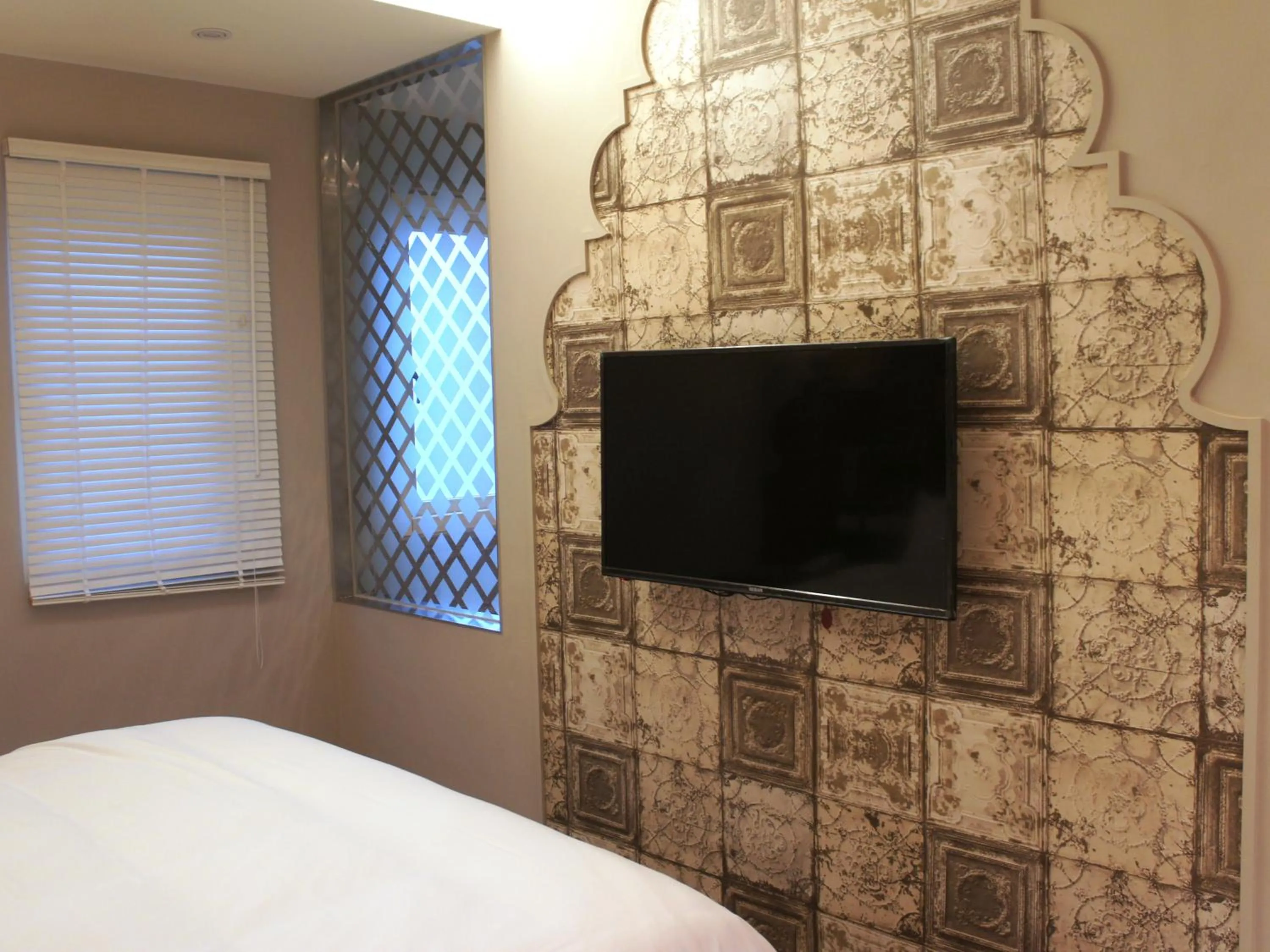 TV and multimedia, Bed in No. 9 Hotel