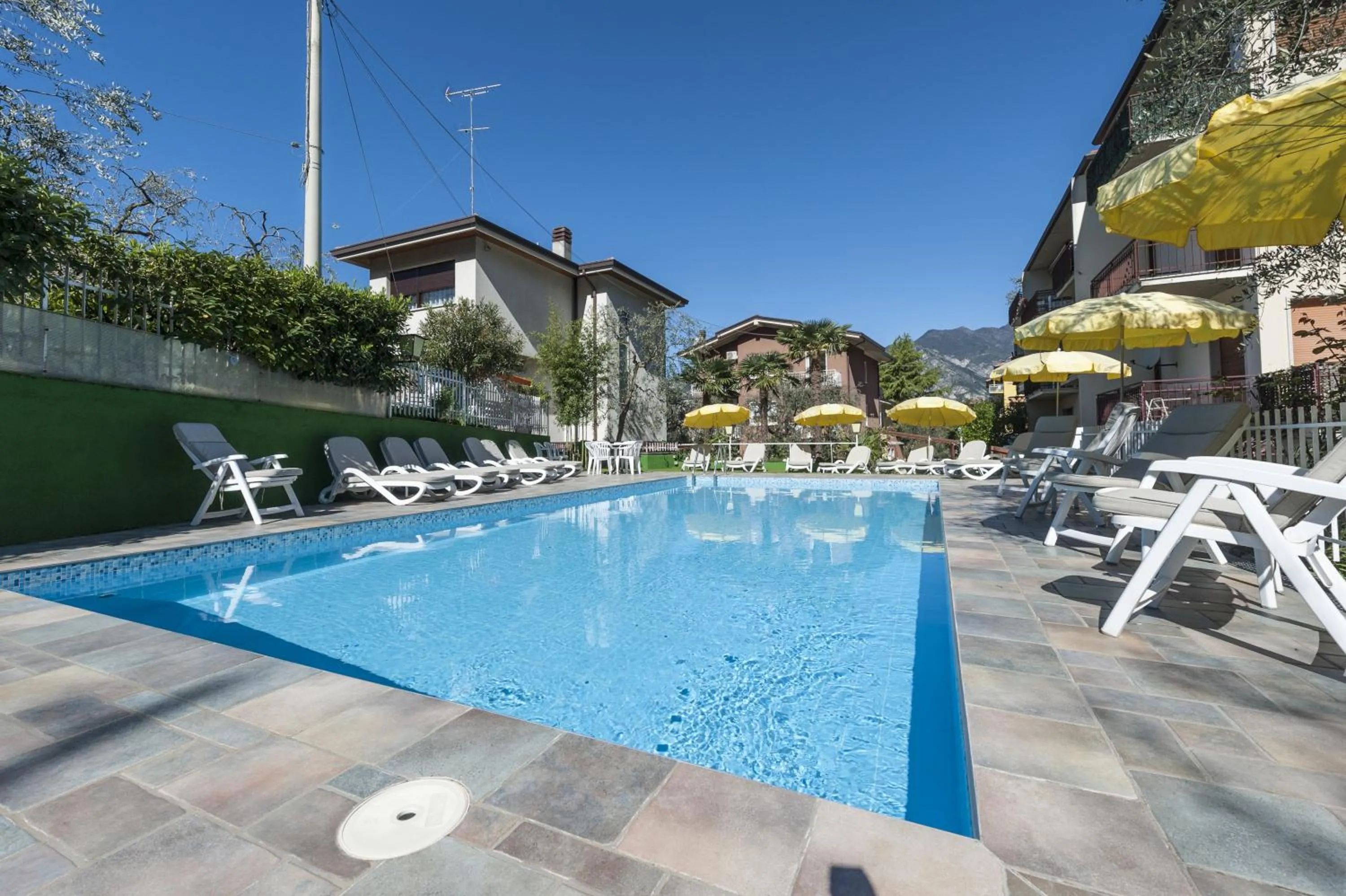 Swimming pool in Hotel Garni Ischia