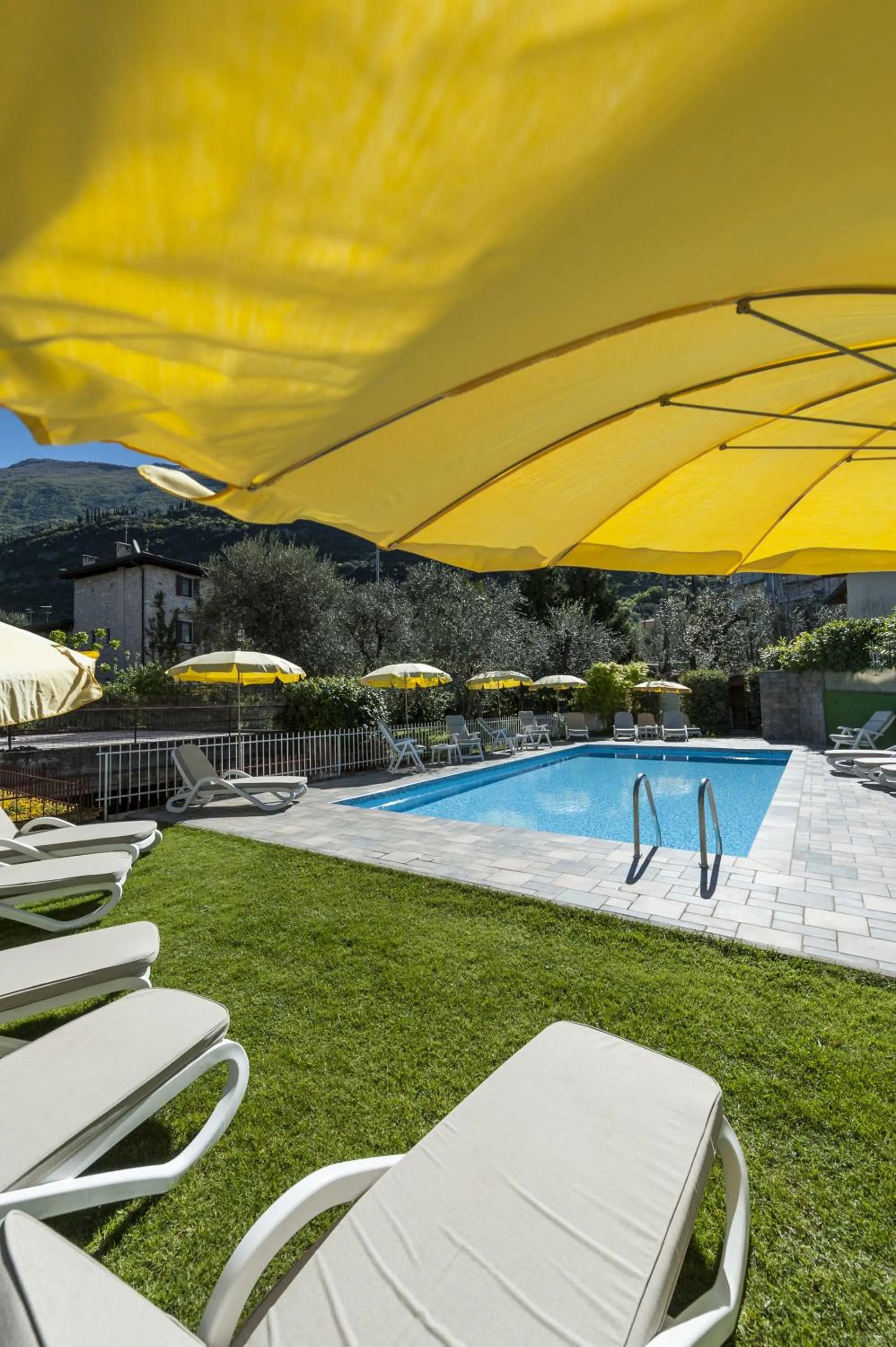 Swimming pool in Hotel Garni Ischia
