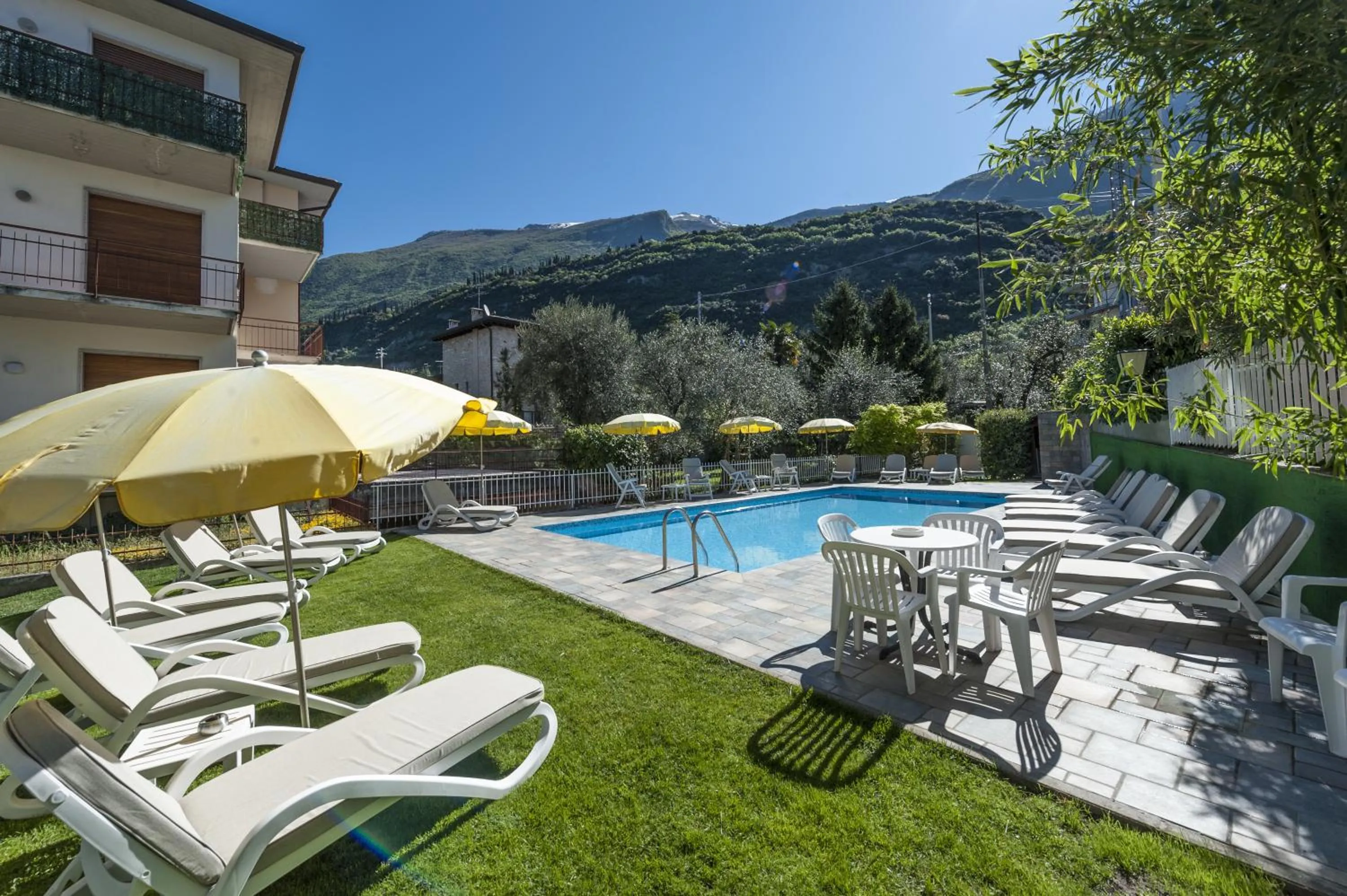 Swimming pool in Hotel Garni Ischia