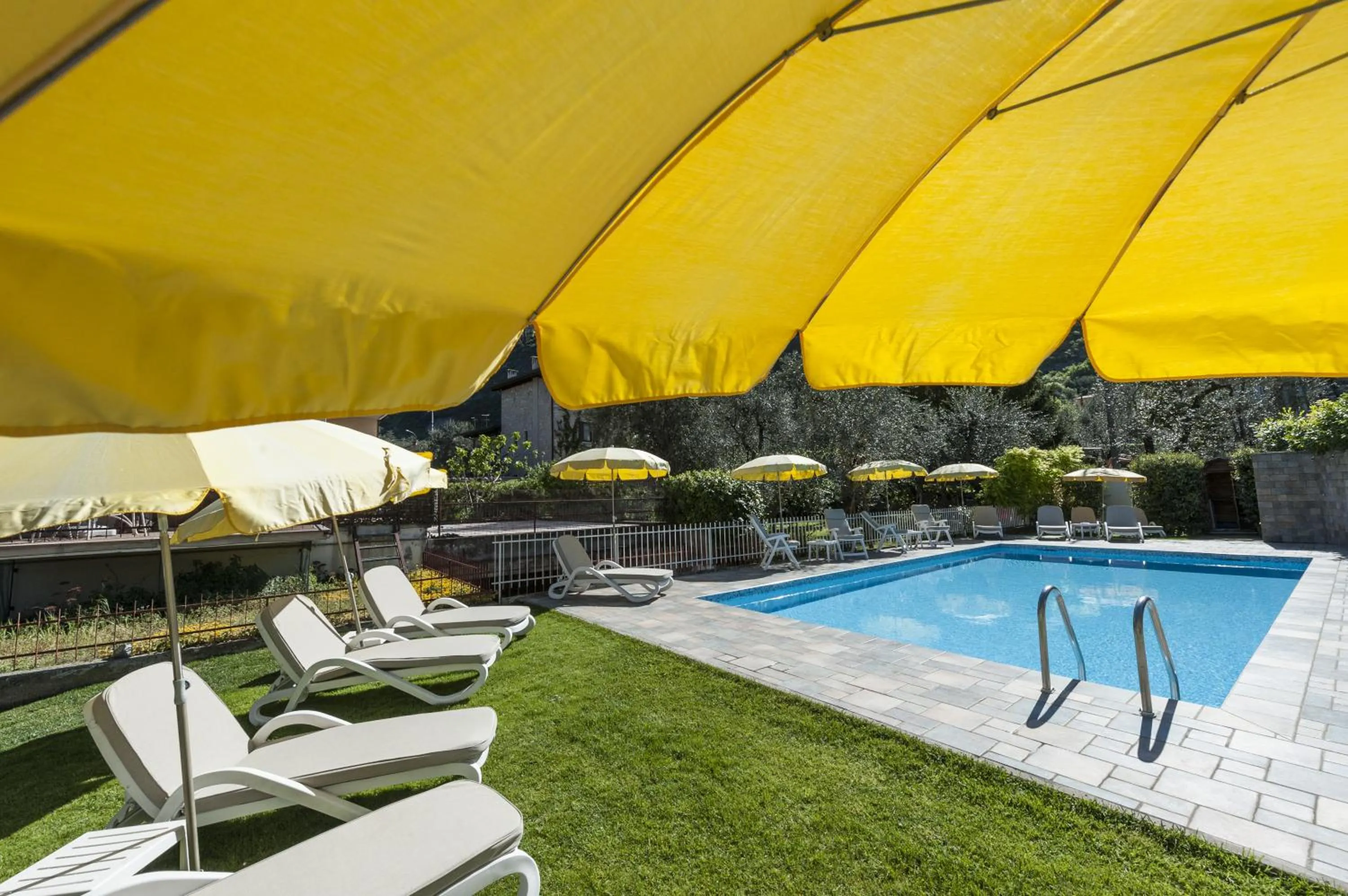 Swimming pool in Hotel Garni Ischia