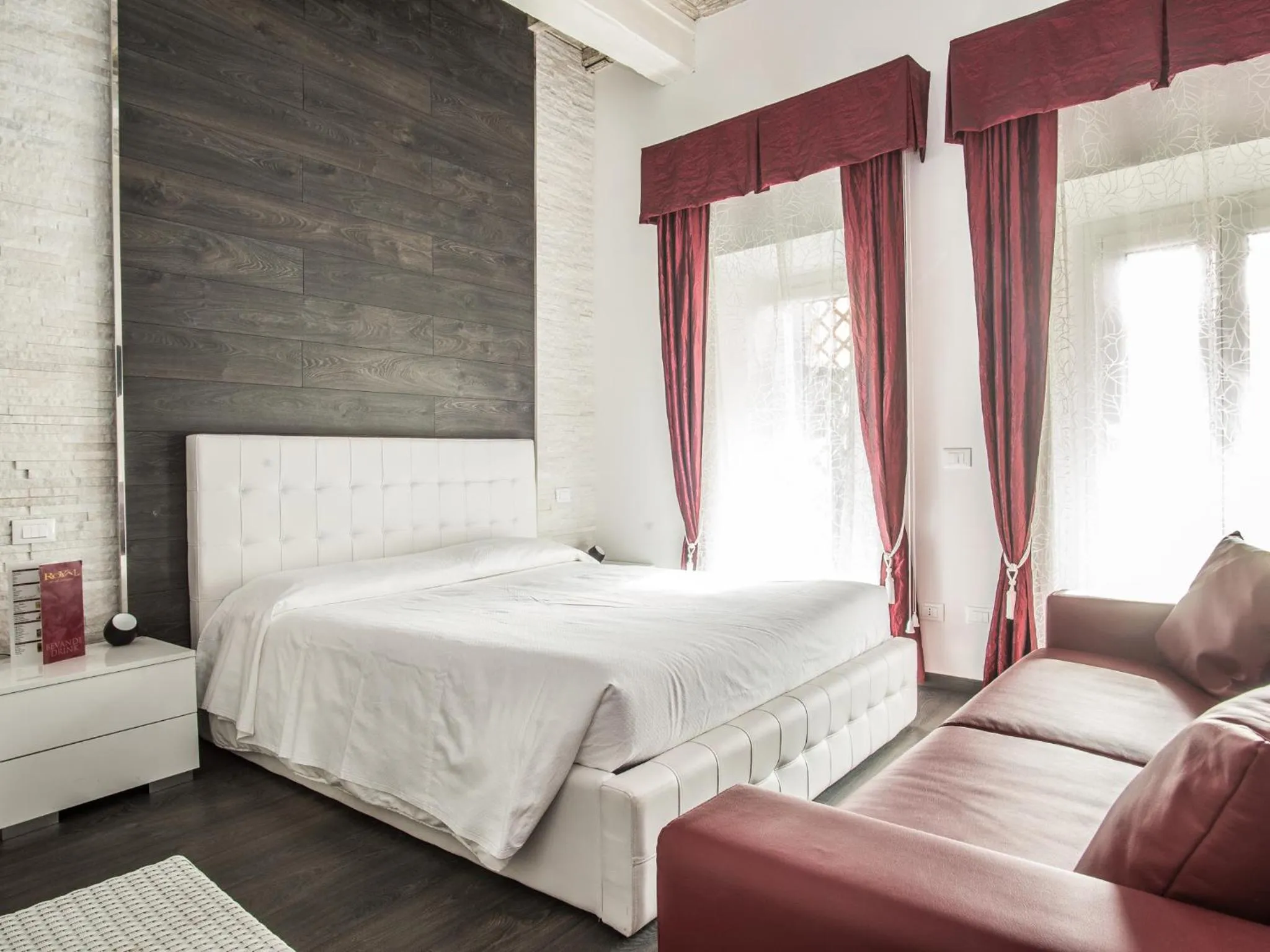 Day, Bed in Royal Rooms