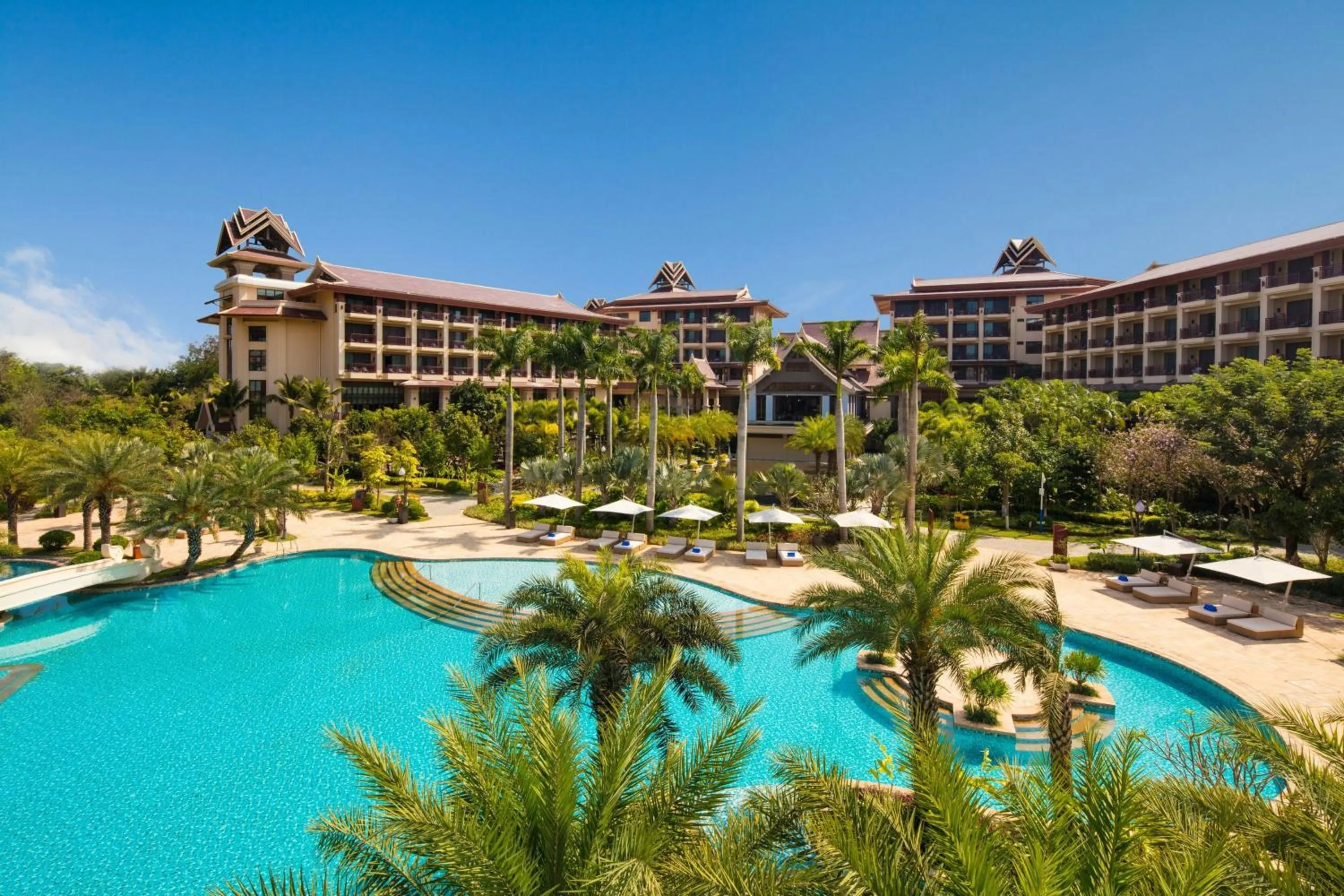 Swimming pool in Sheraton Grand Xishuangbanna Hotel