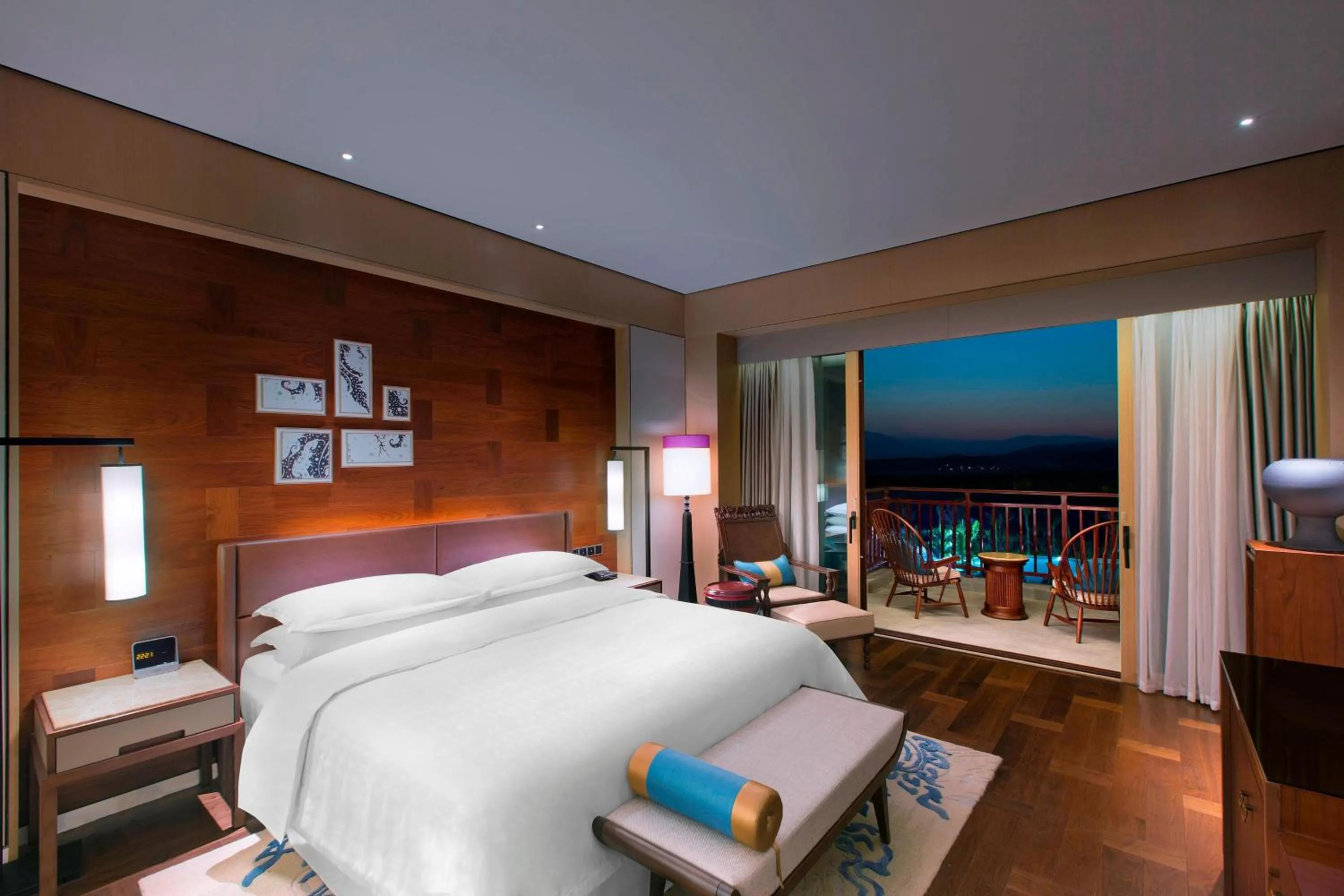 Photo of the whole room, Bed in Sheraton Grand Xishuangbanna Hotel