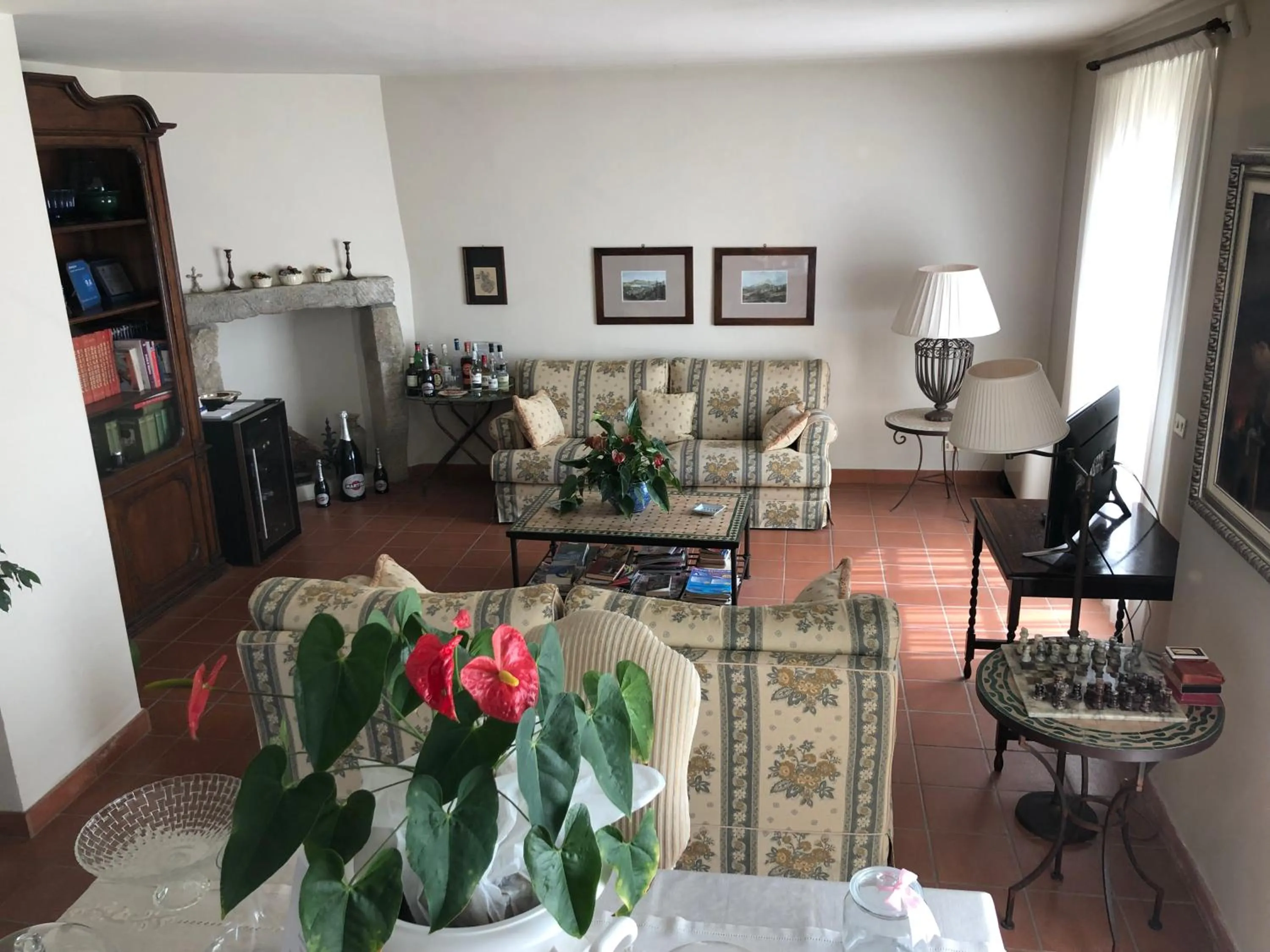 Communal lounge/ TV room in Agriturismo La Casa in Collina