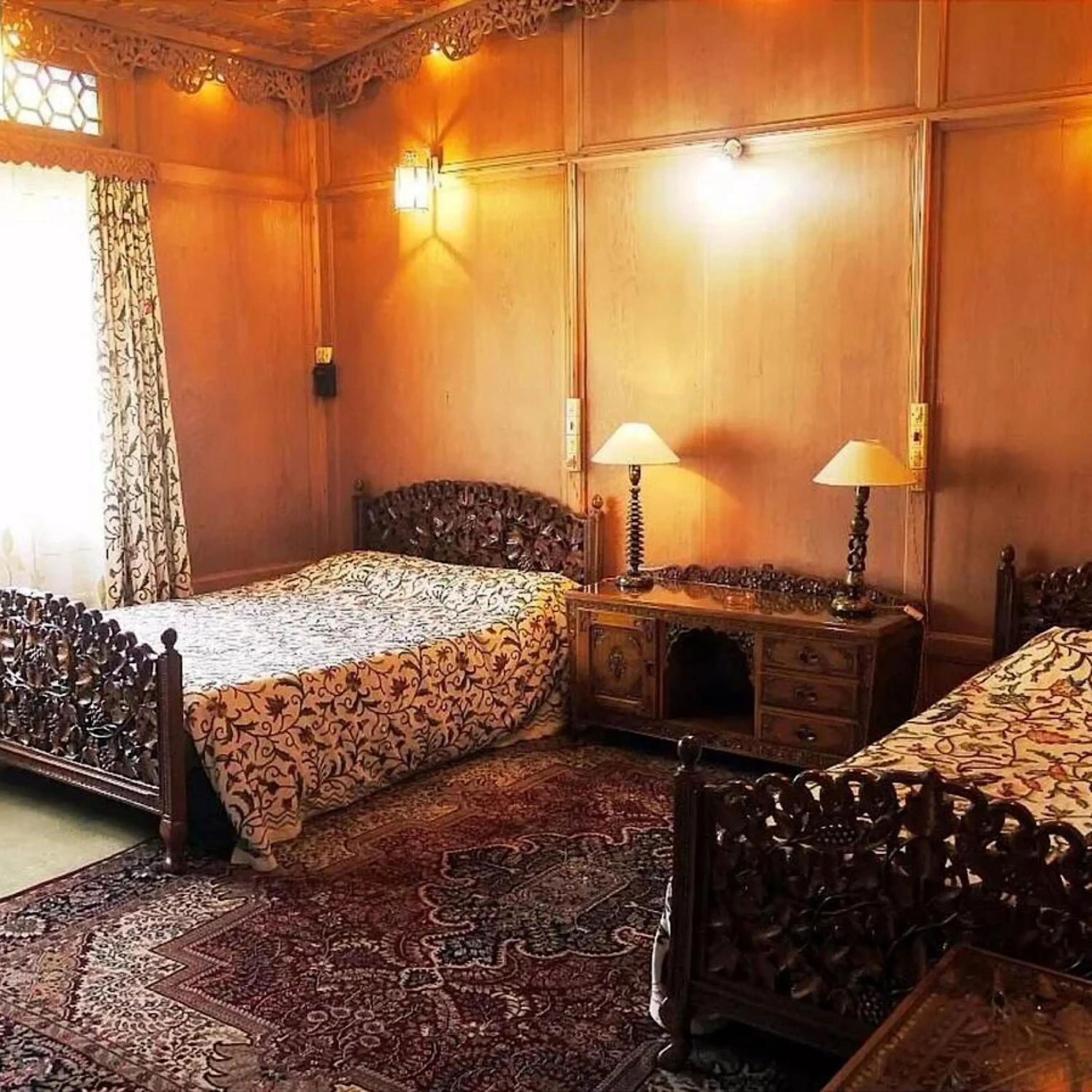 Superior Double Room - single occupancy in The Heritage Group Of Houseboats