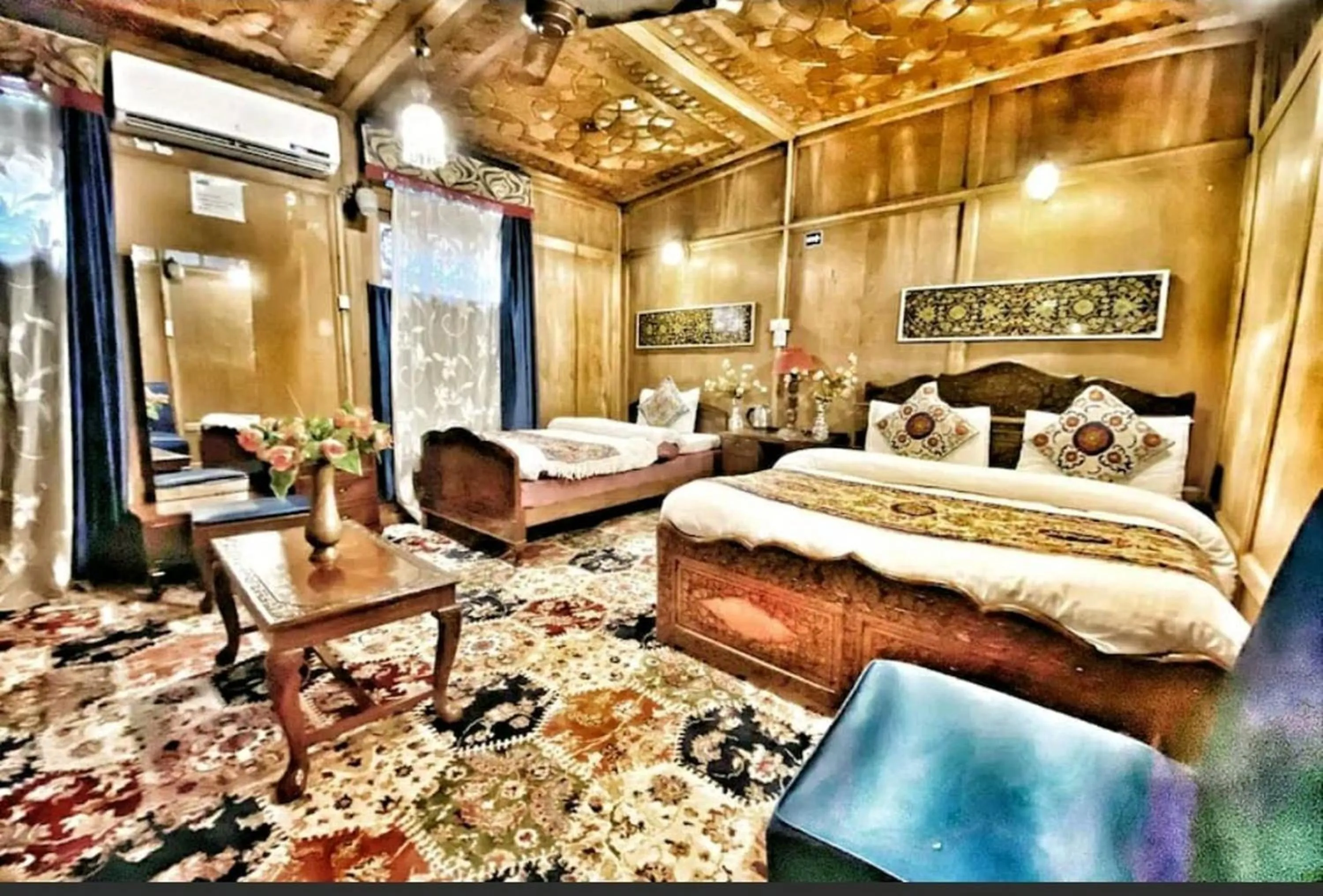 Presidential Suite in The Heritage Group Of Houseboats