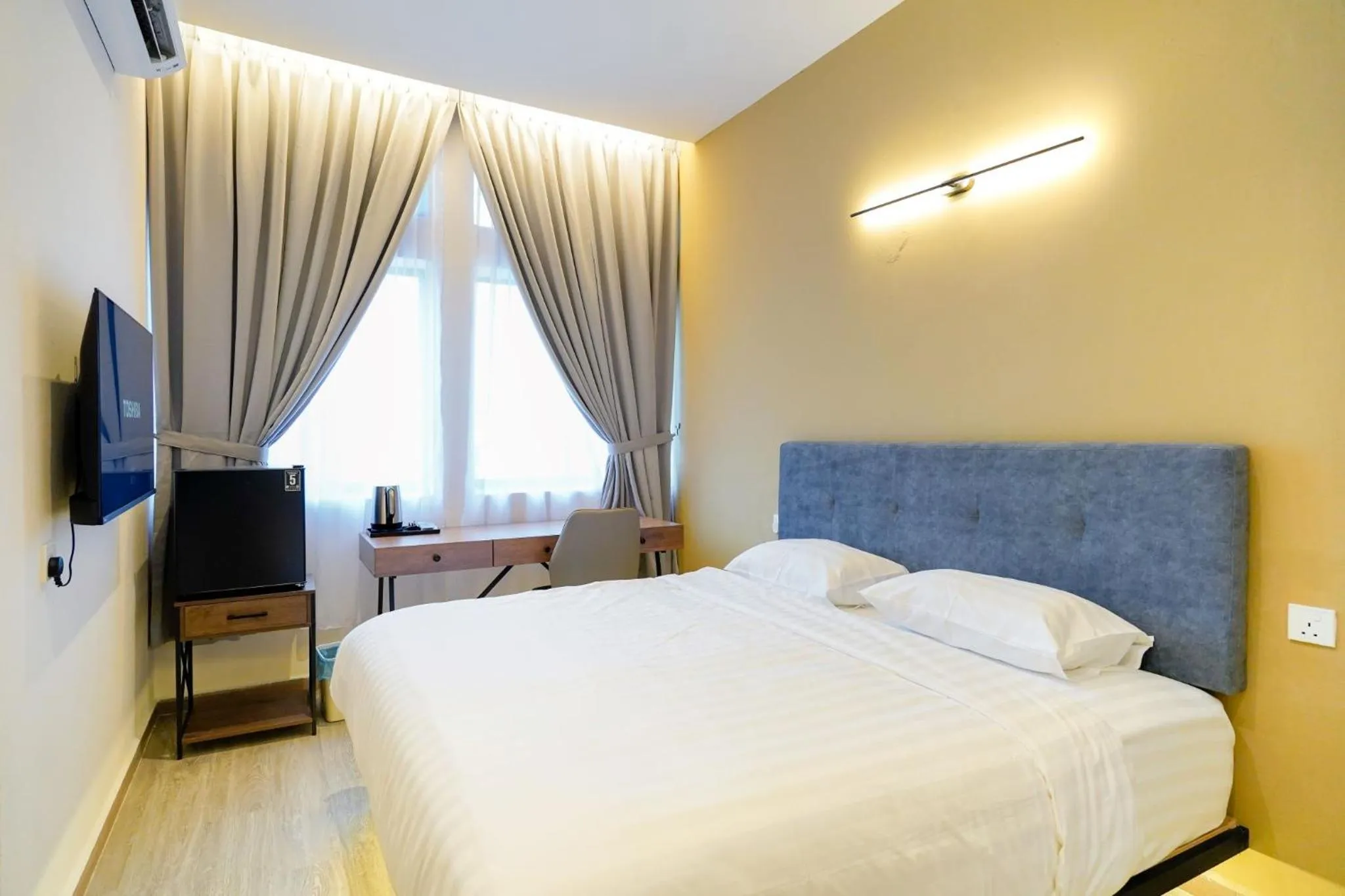 Bedroom, Bed in Robin Hotel