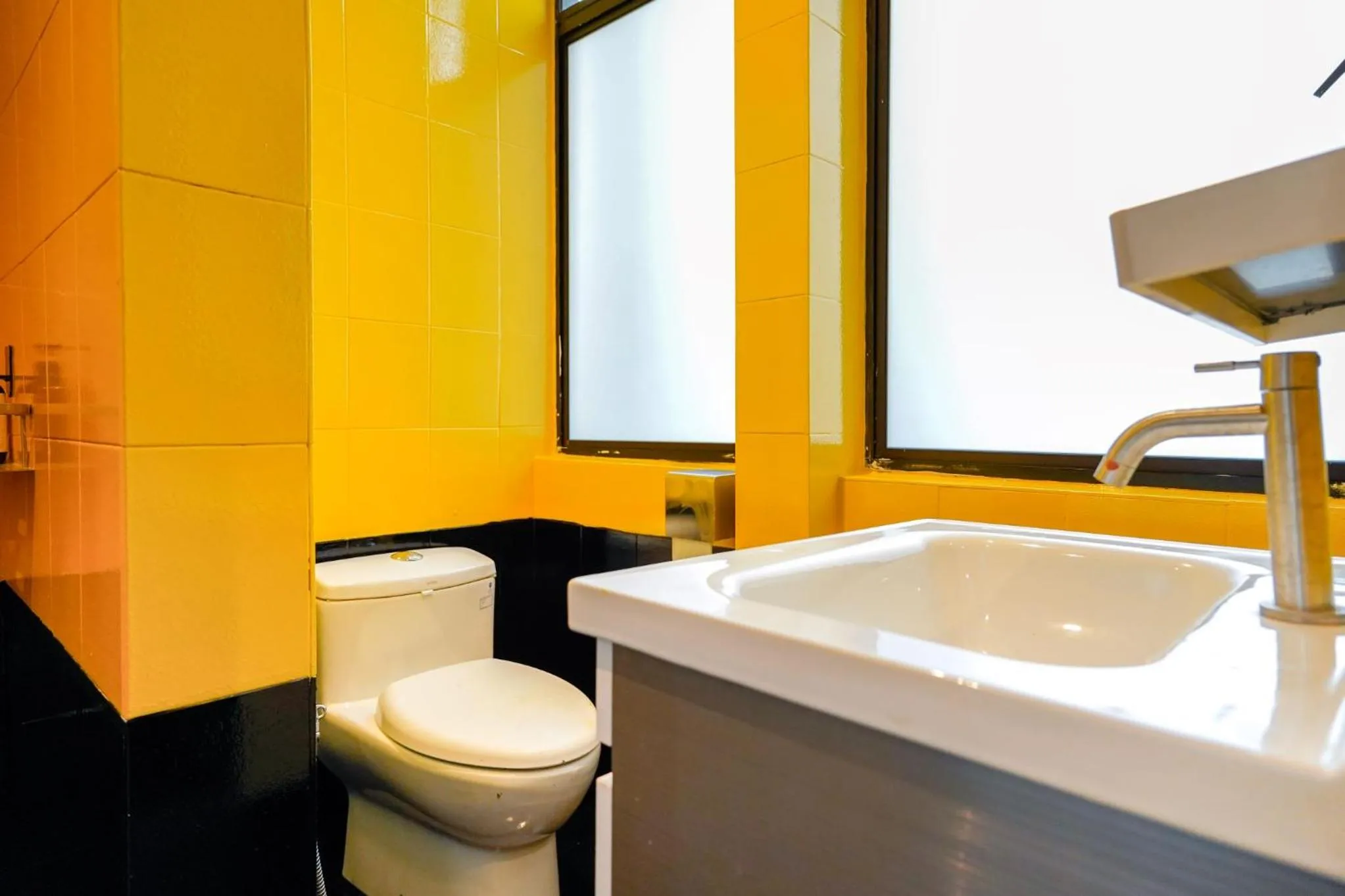 Bathroom in Robin Hotel