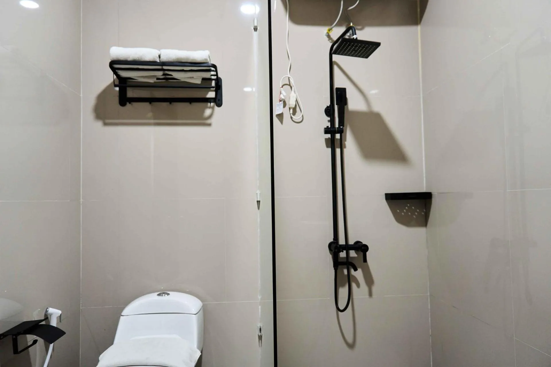 Shower in Sakanti Inn Wonosobo