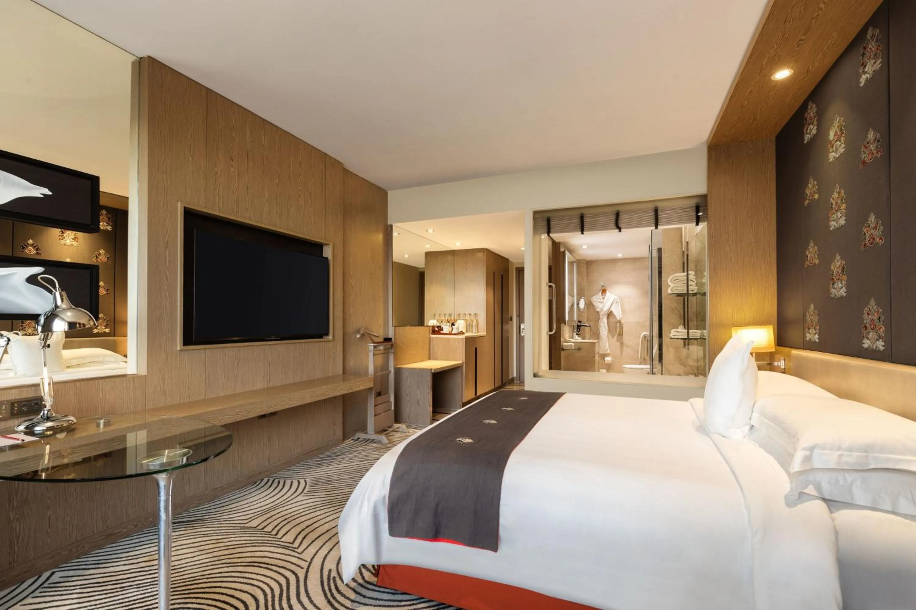 Lounge or bar, Bed in Sheraton New Delhi Hotel