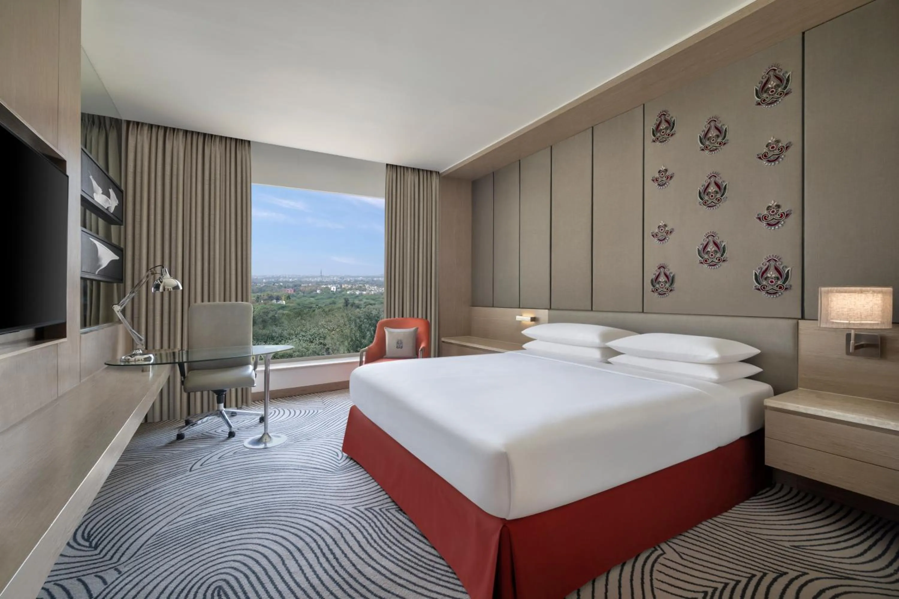 Bed in Sheraton New Delhi Hotel