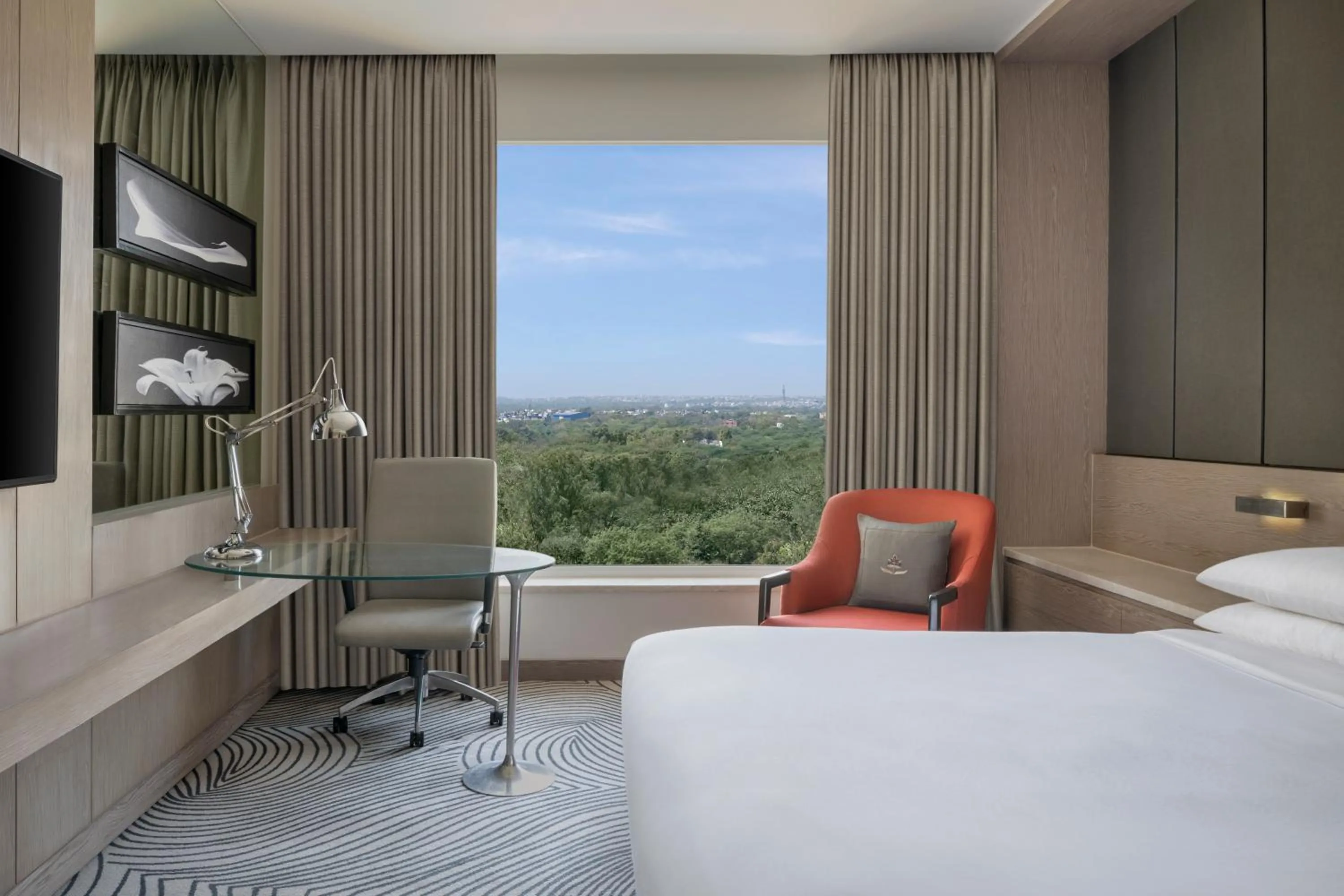 Bedroom, Bed in Sheraton New Delhi Hotel