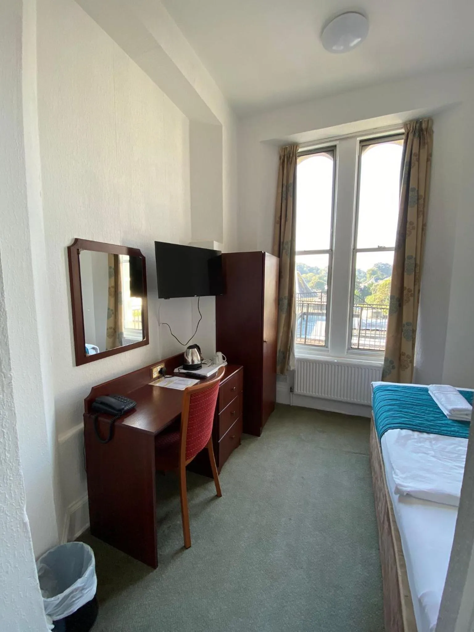 Bed in Tor Park Hotel