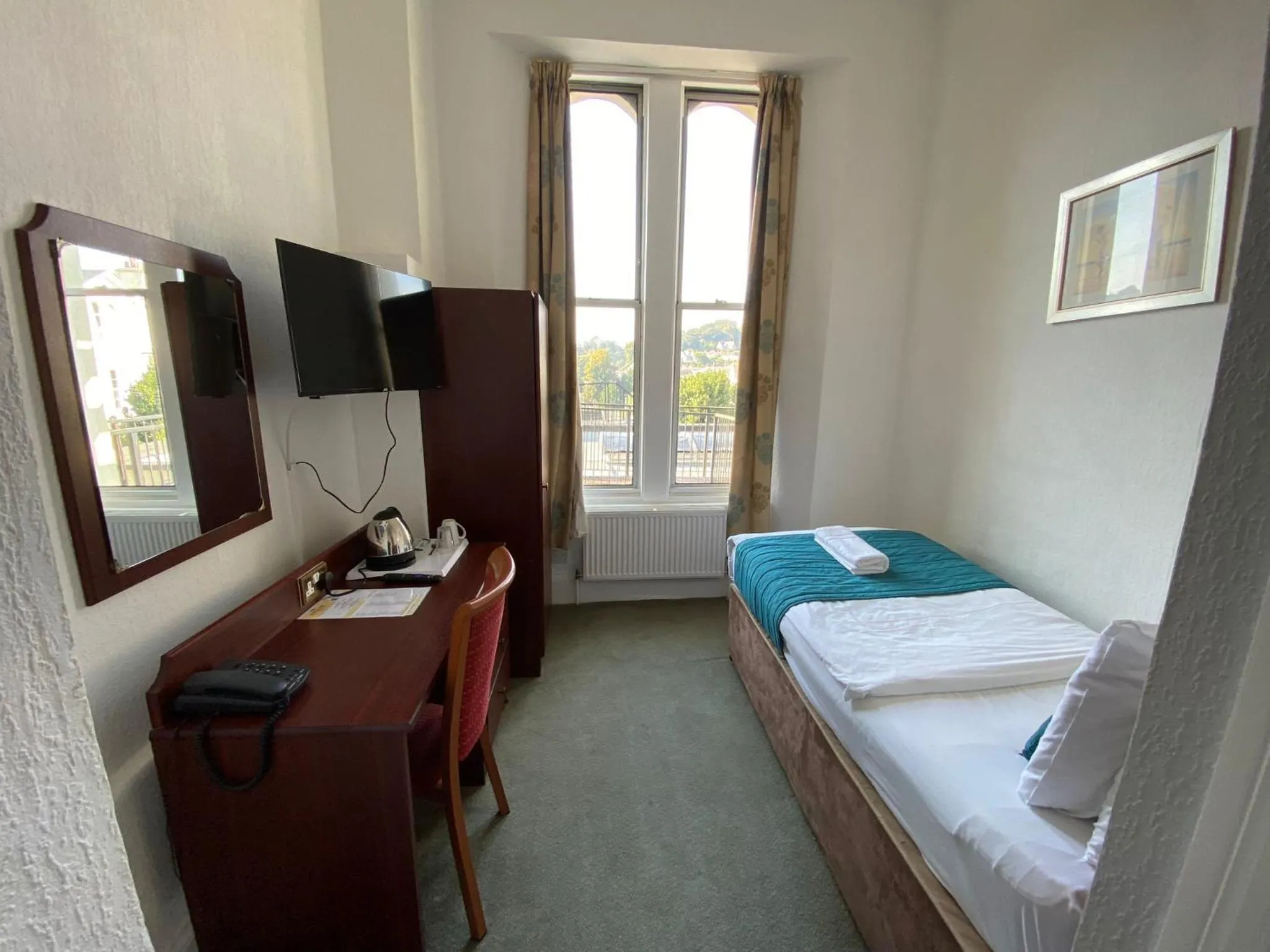 Bed in Tor Park Hotel