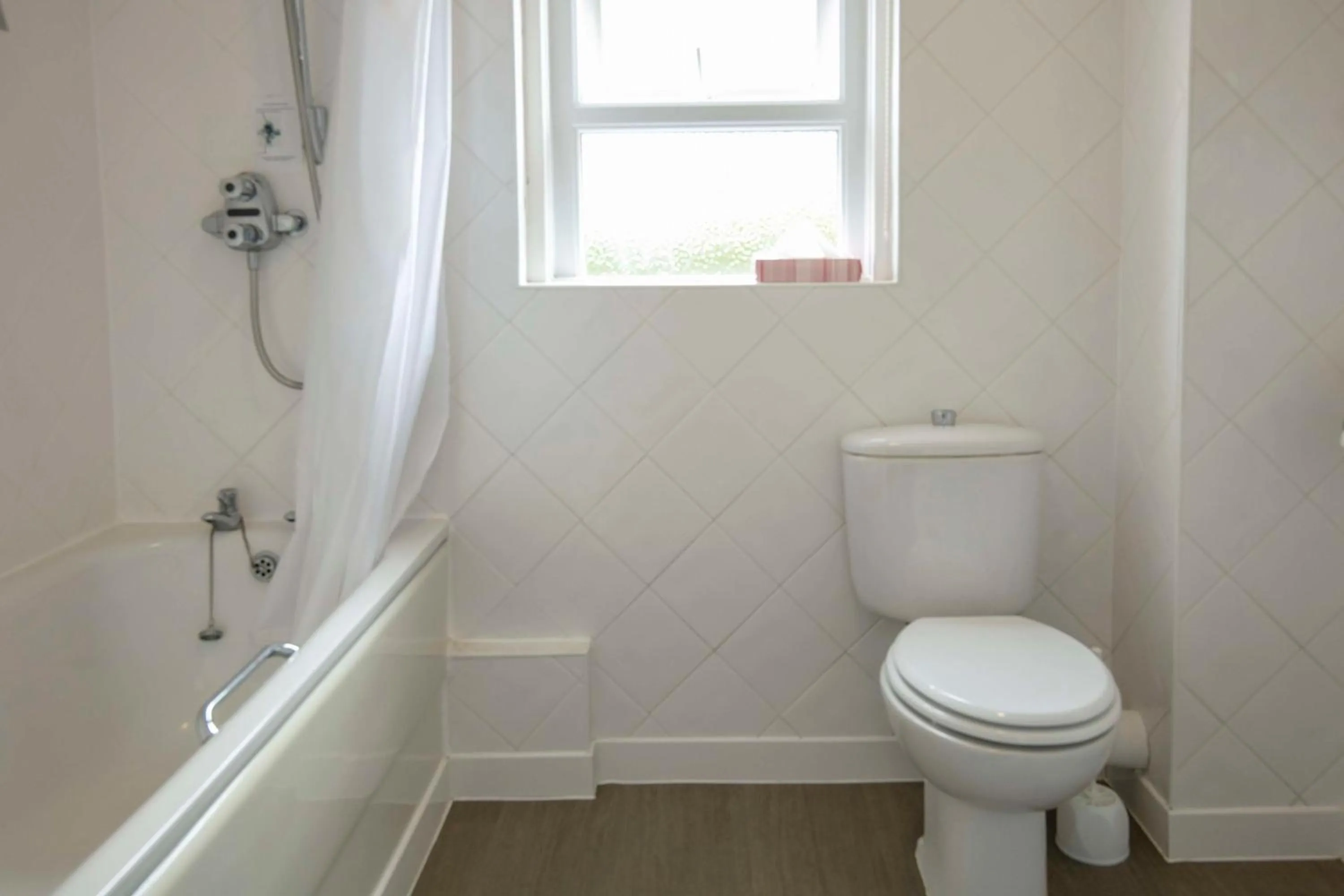 Bathroom in Tor Park Hotel