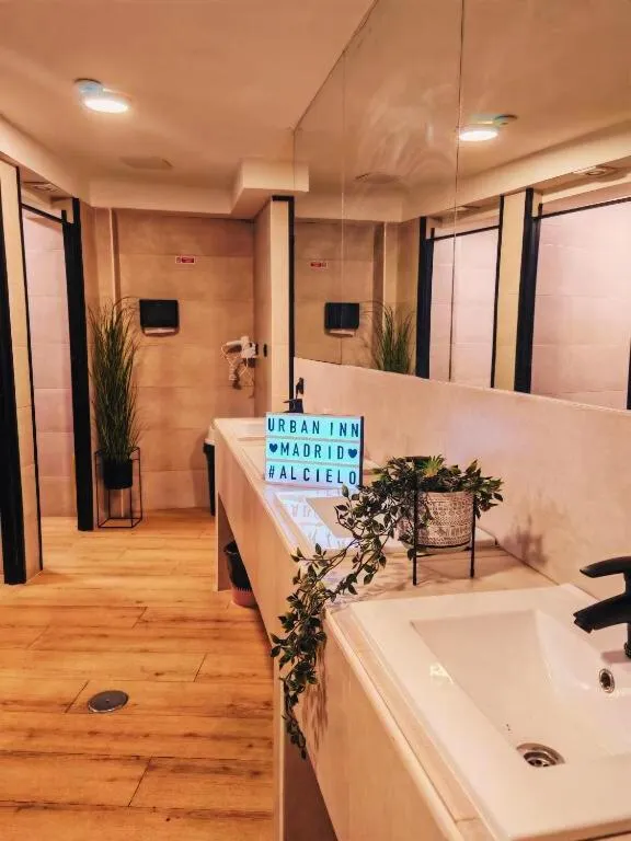 Toilet in Urban Inn Madrid