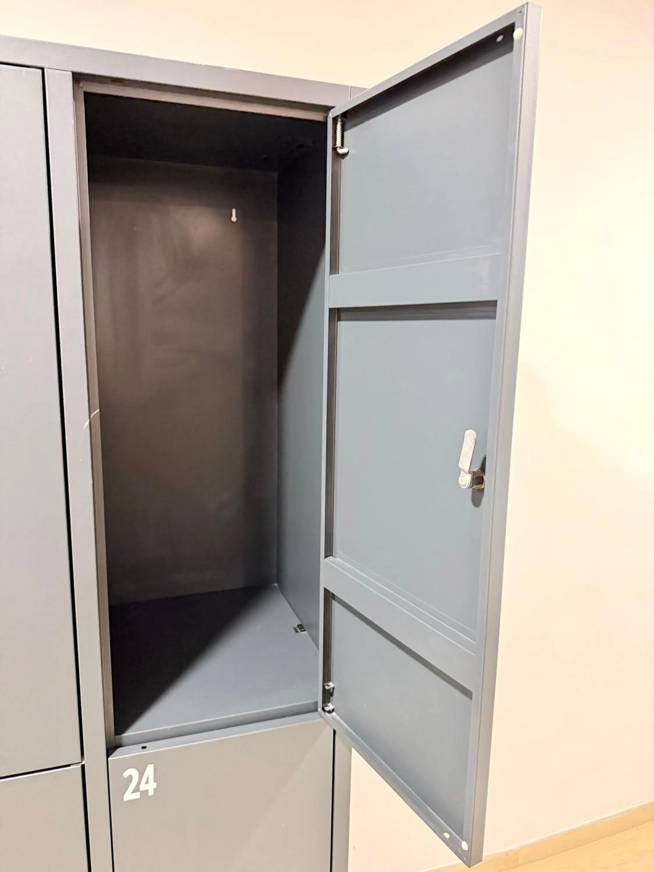 locker in Urban Inn Capsule Madrid