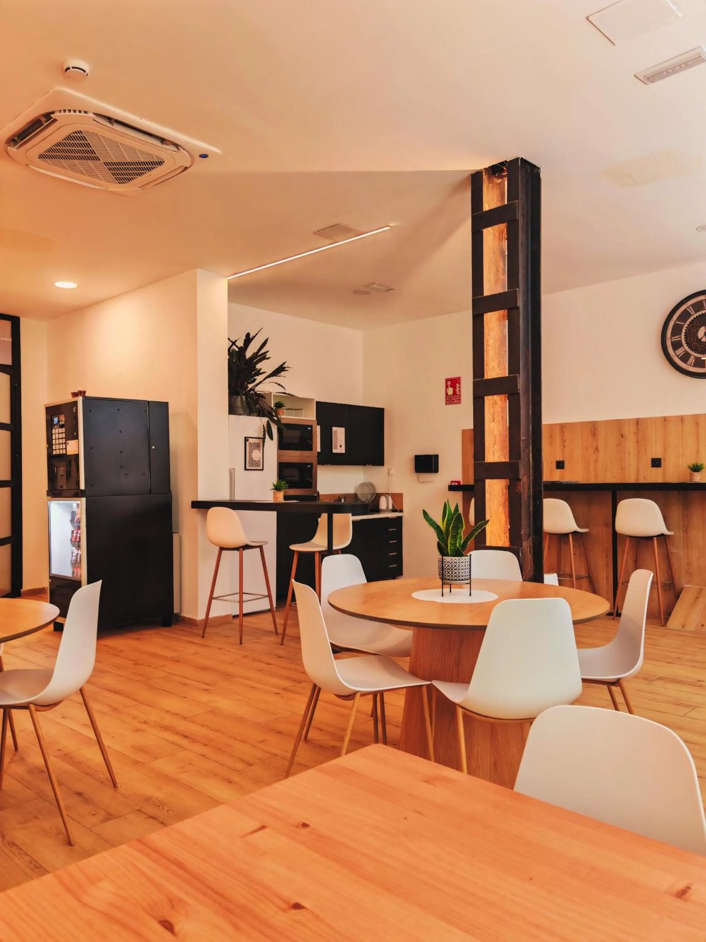 Kitchen or kitchenette in Urban Inn Madrid