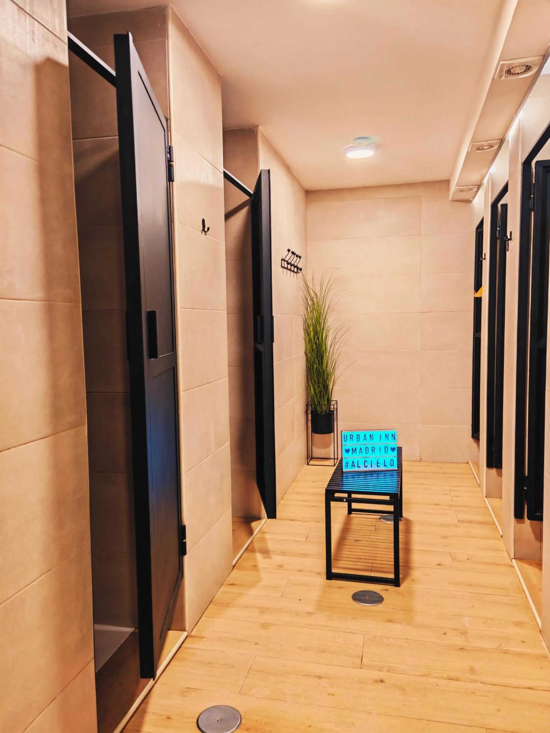 Toilet in Urban Inn Madrid