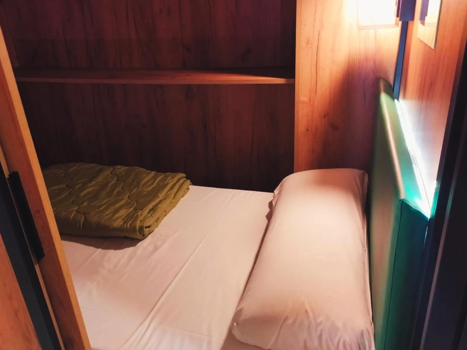 Bed in Urban Inn Madrid