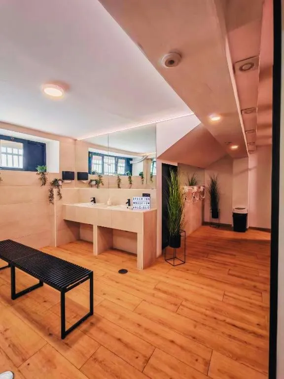 Toilet in Urban Inn Madrid