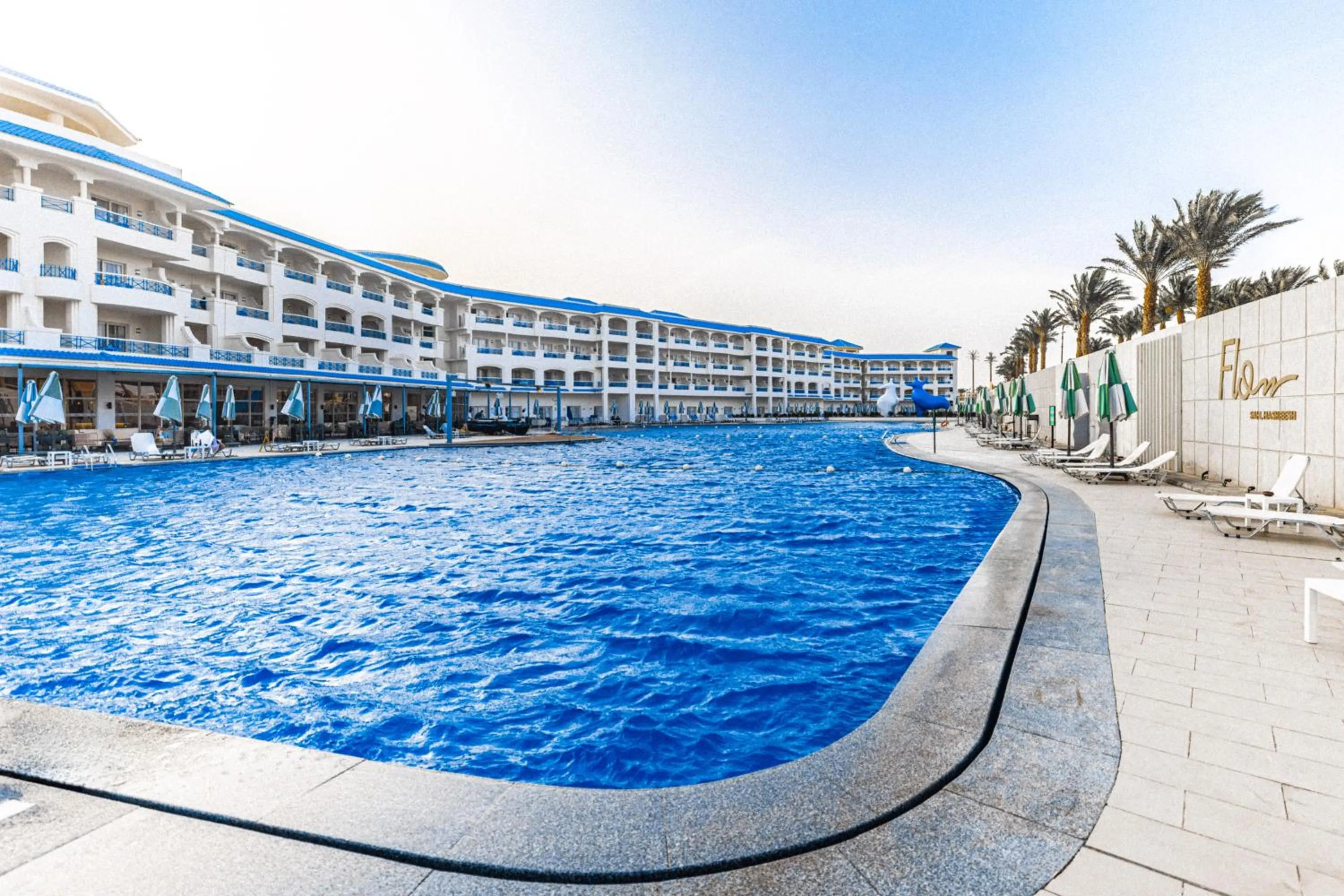 Swimming pool in Flow Spectrum Resort Sahl Hasheesh