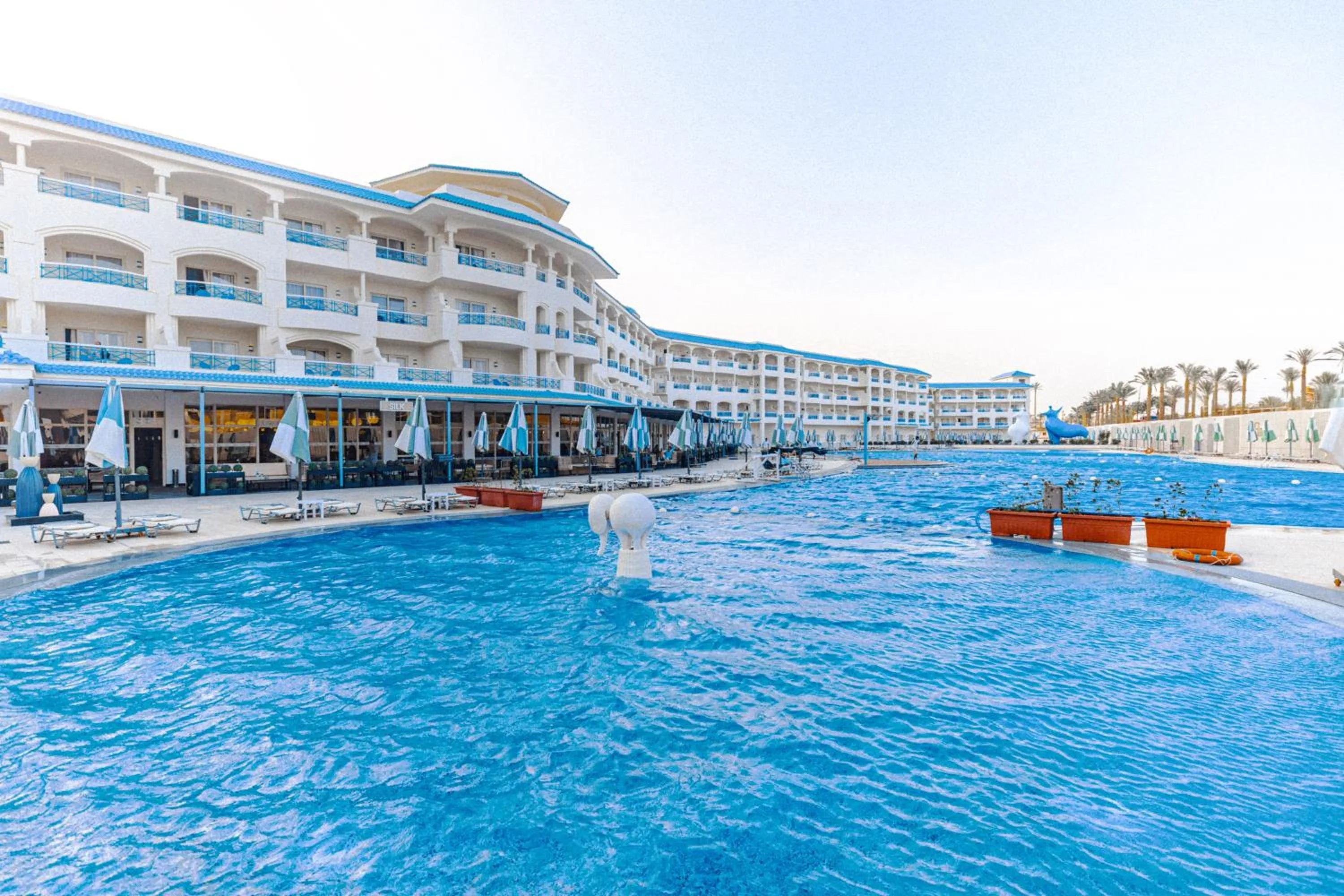 Swimming pool in Flow Spectrum Resort Sahl Hasheesh