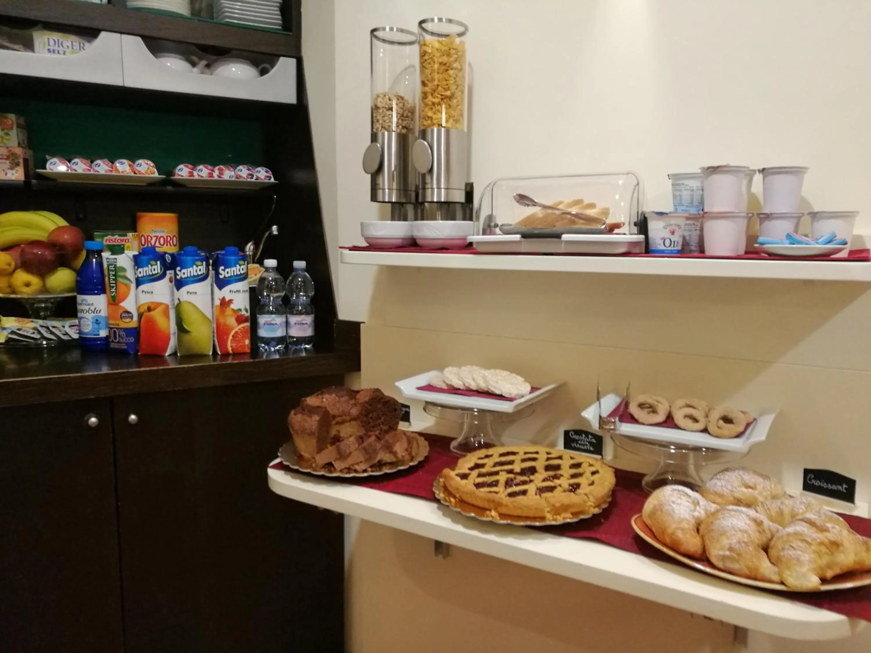 Breakfast in Hotel L' Orto degli Otelli