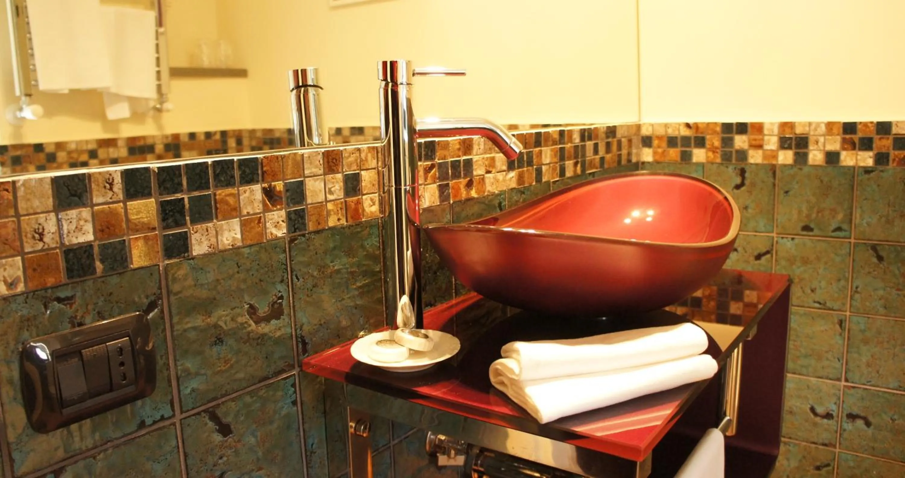 Bathroom in Hotel L' Orto degli Otelli