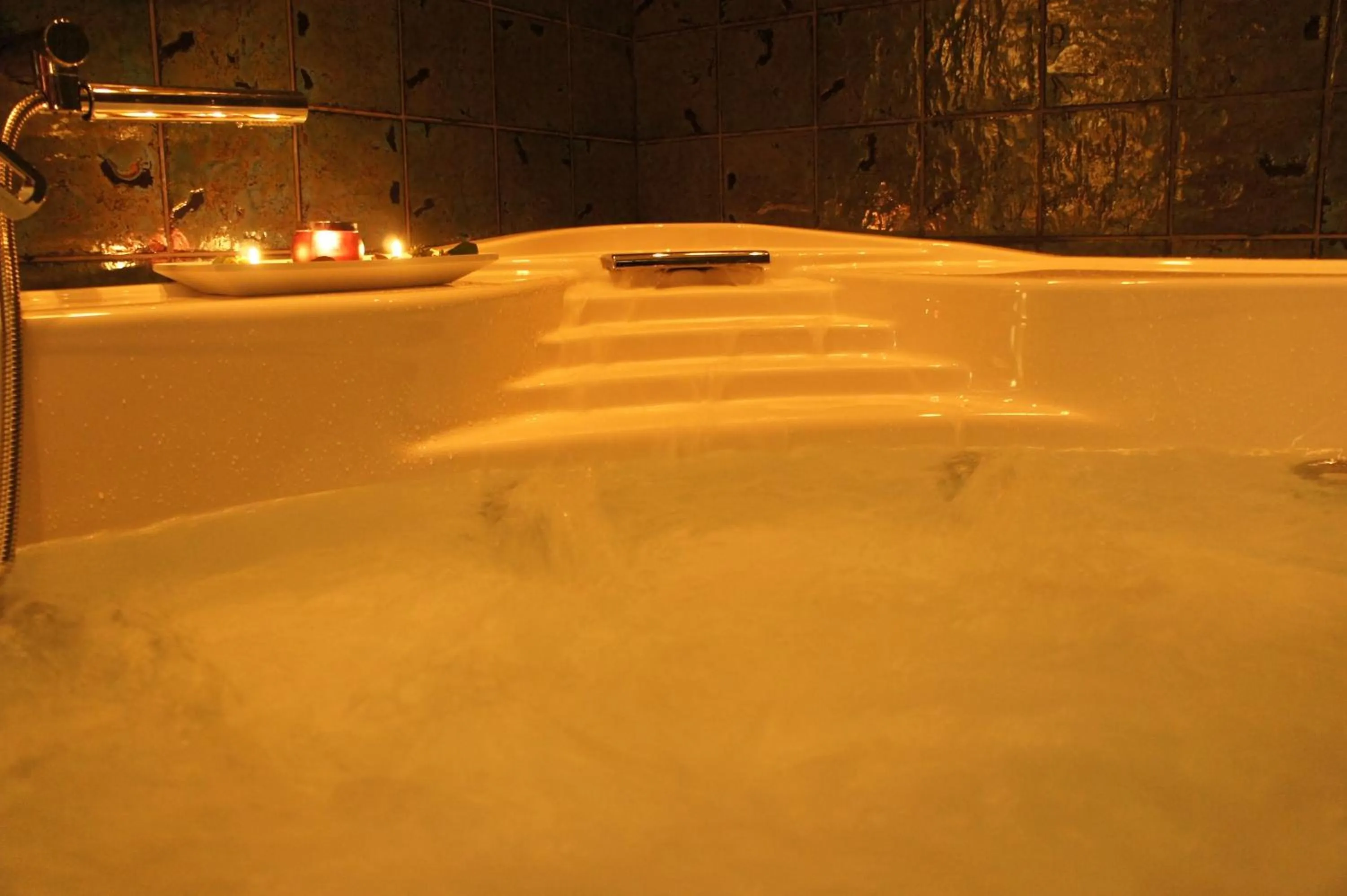 Hot Tub in Hotel L' Orto degli Otelli