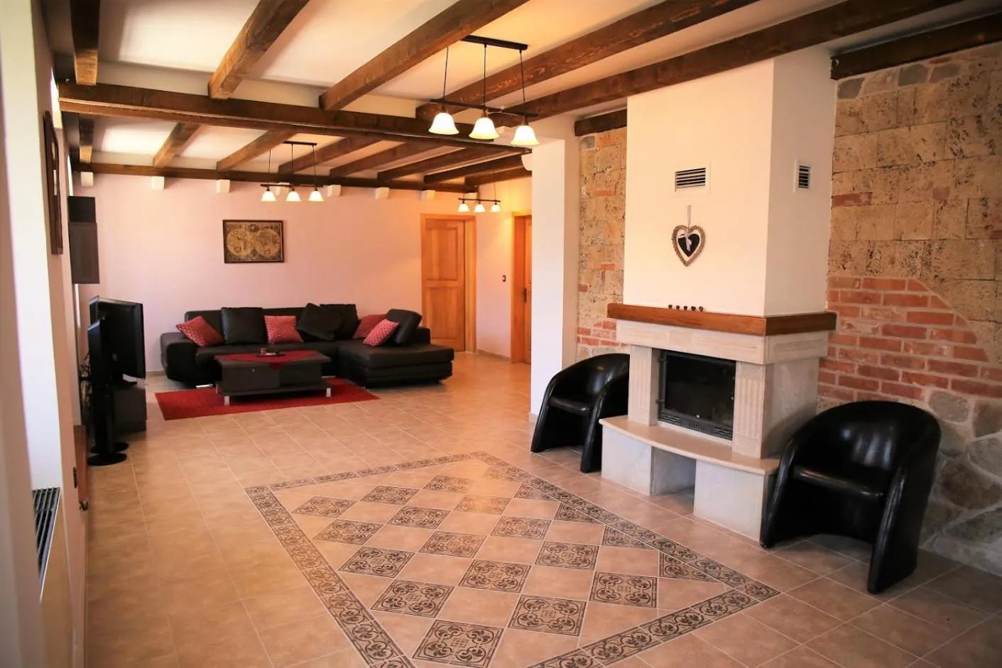 Communal lounge/ TV room in Villa Captain