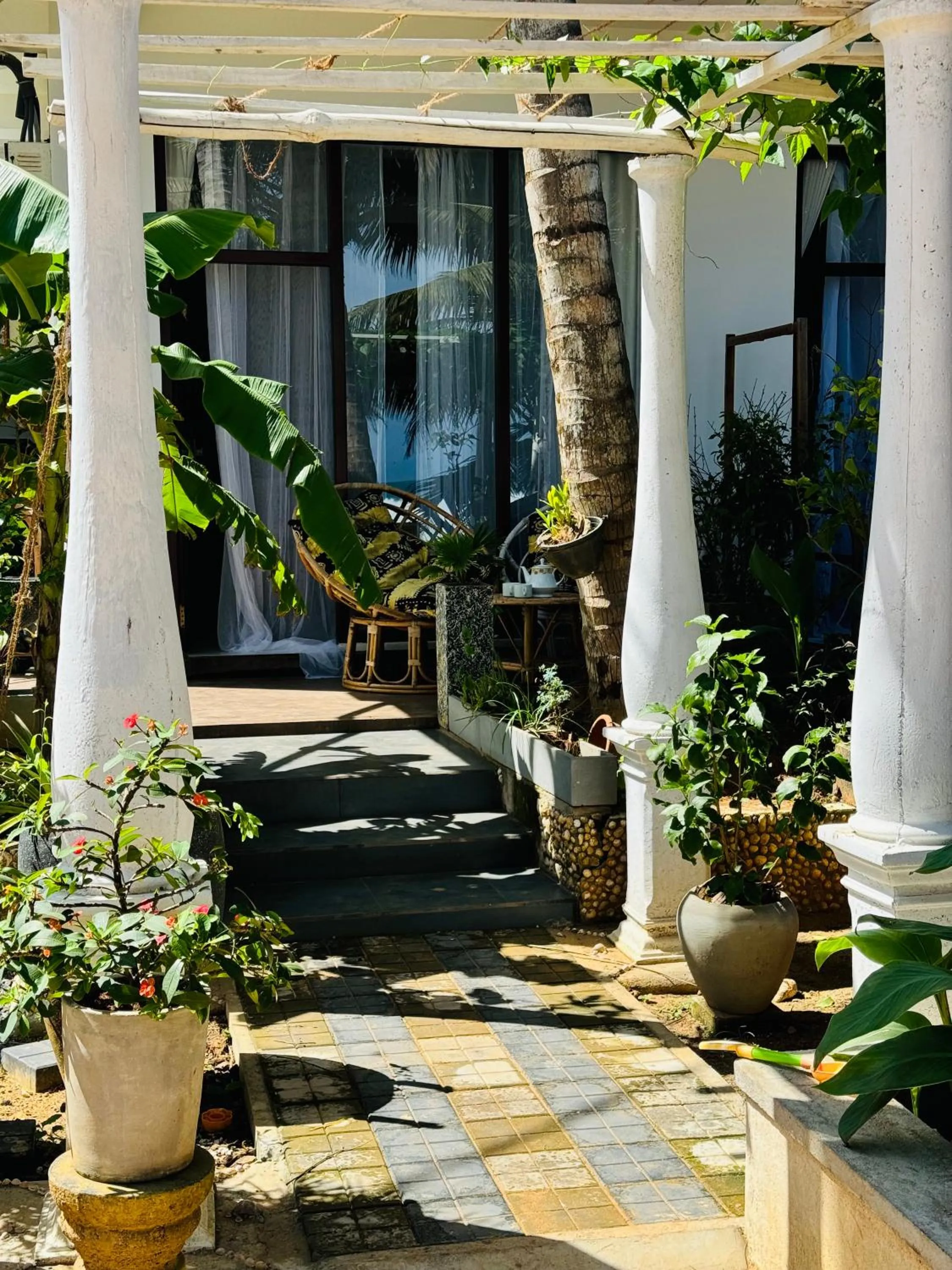 Garden in Coconut Palm beach restaurant and rooms