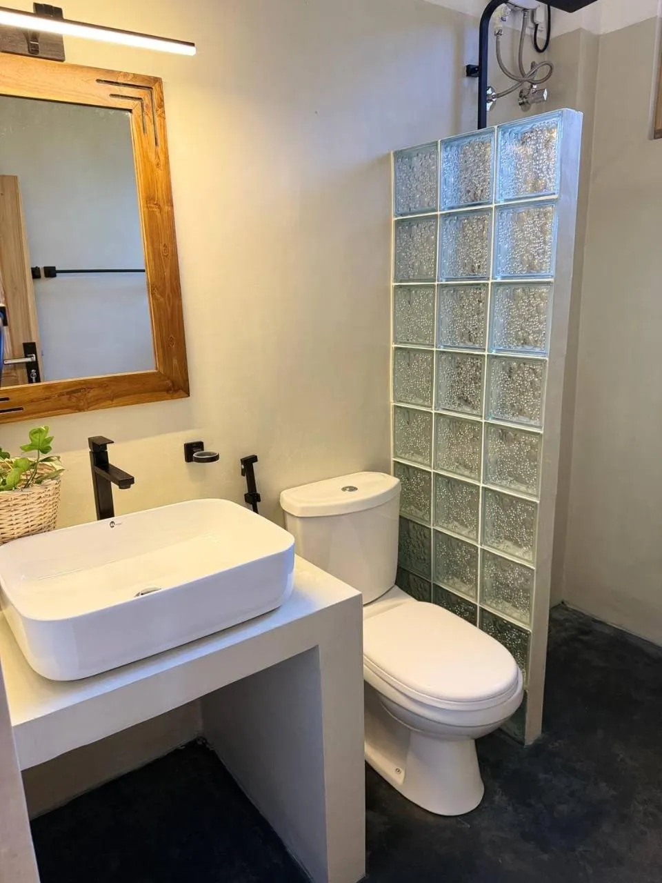 Coconut Palm beach restaurant and rooms