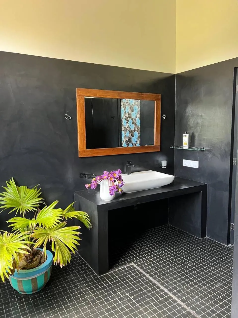 Bathroom in Coconut Palm beach restaurant and rooms