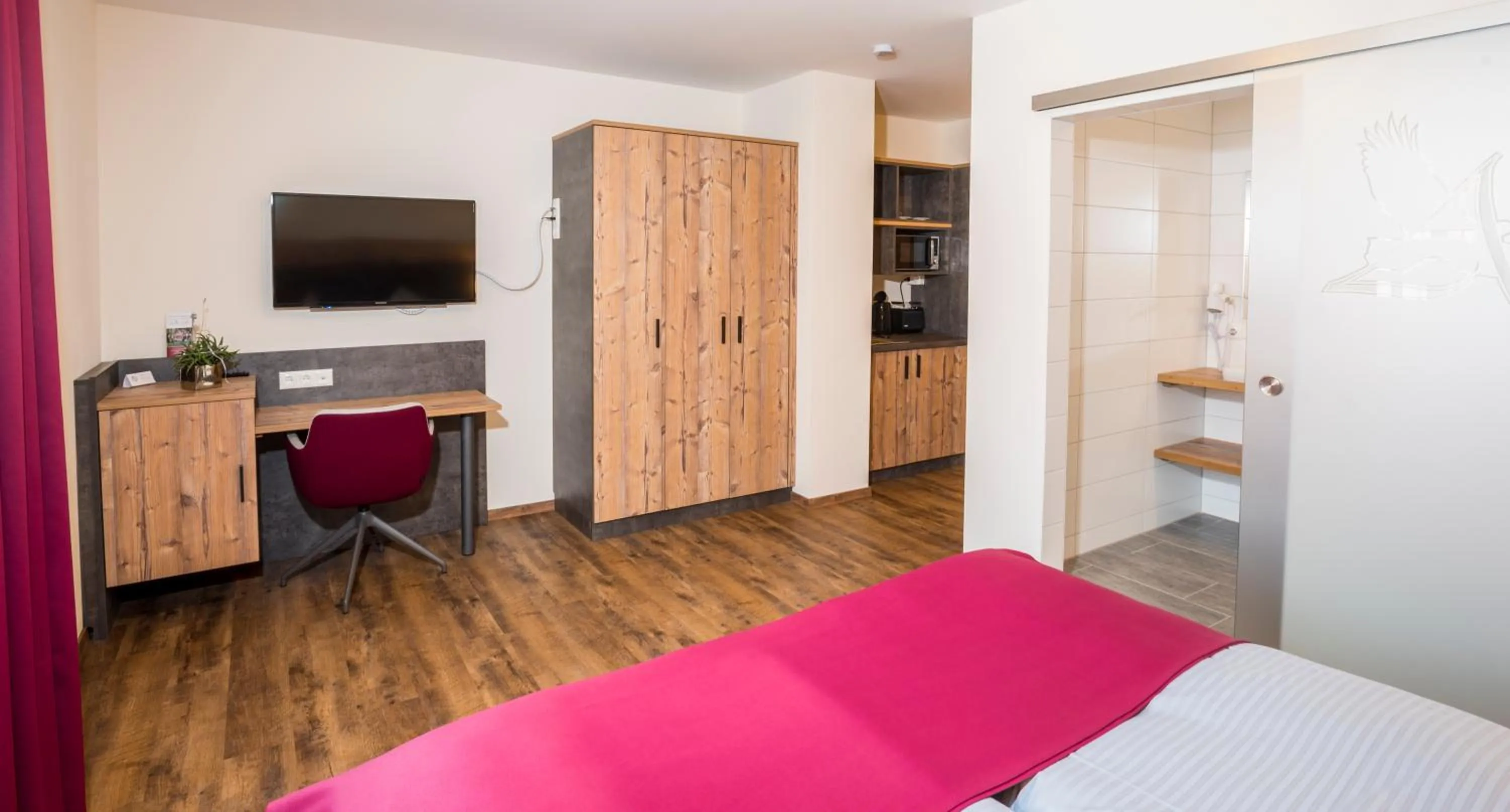 TV and multimedia, Bed in Landhotel Zum Adler