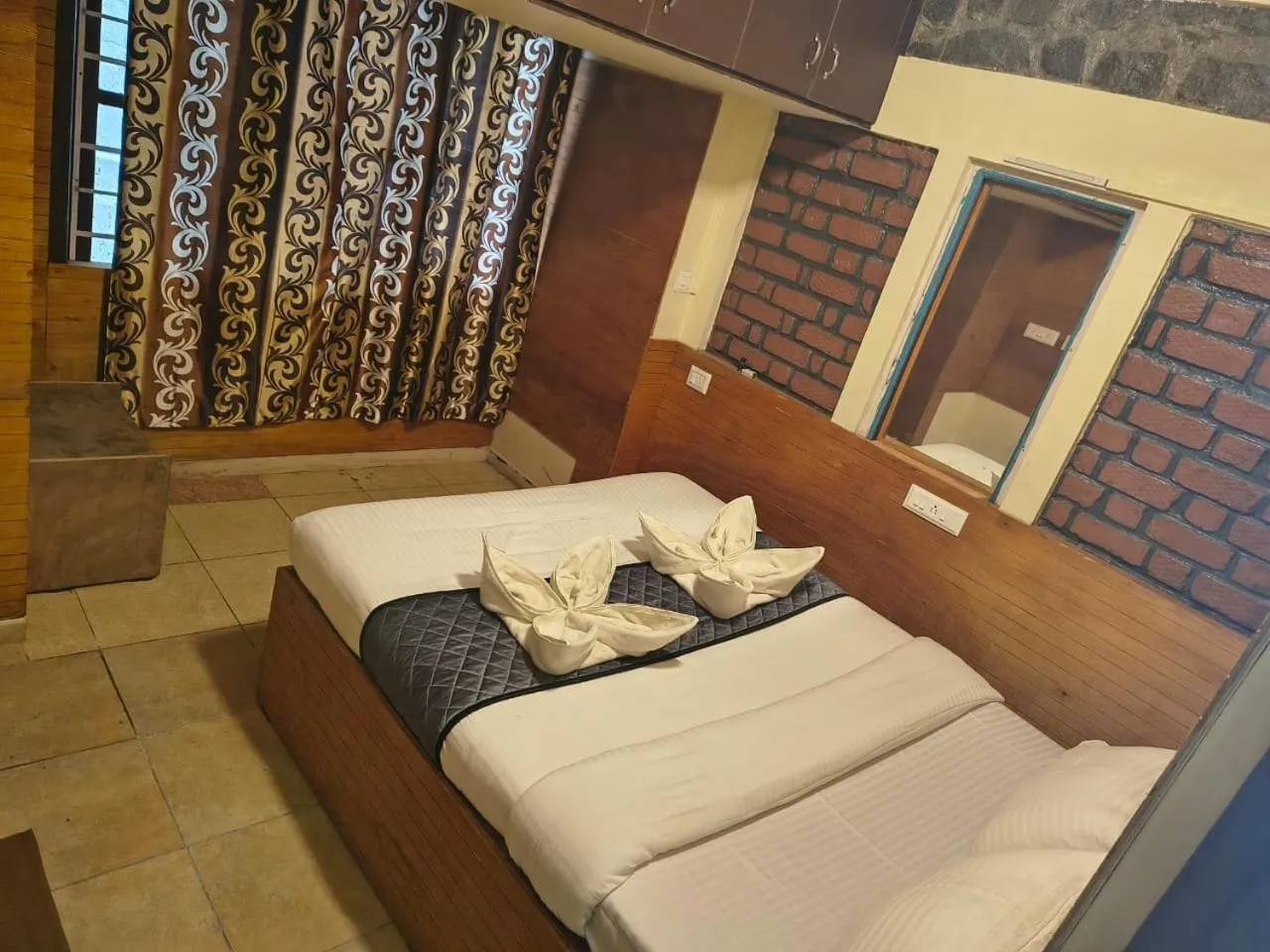 Bed in Misty Valley Inn