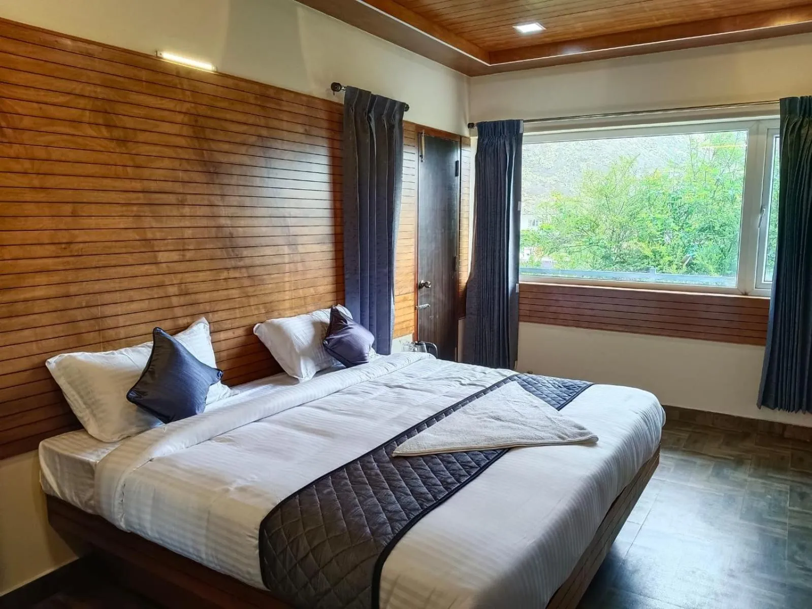 Bed in Misty Valley Inn