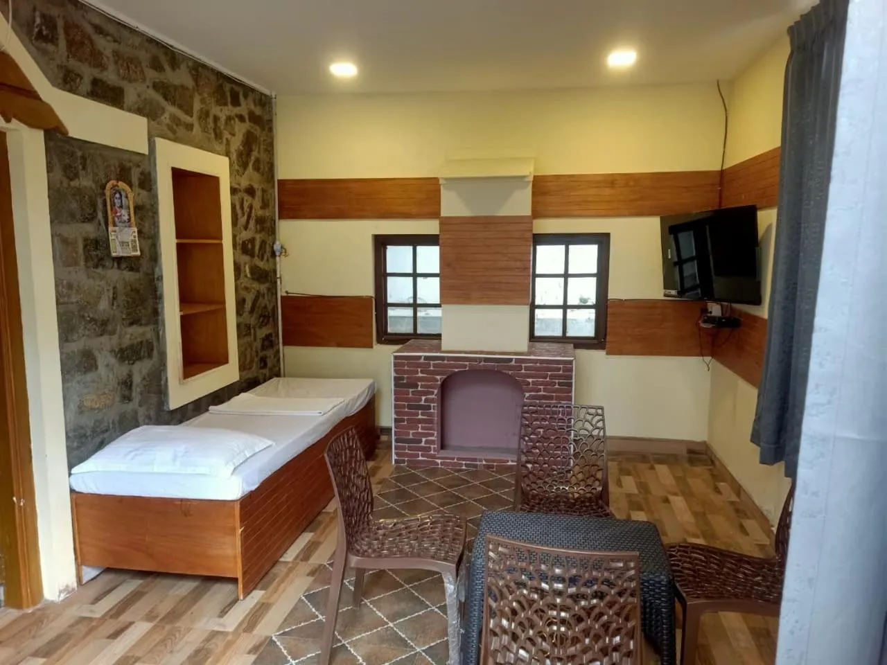 Bed in Misty Valley Inn
