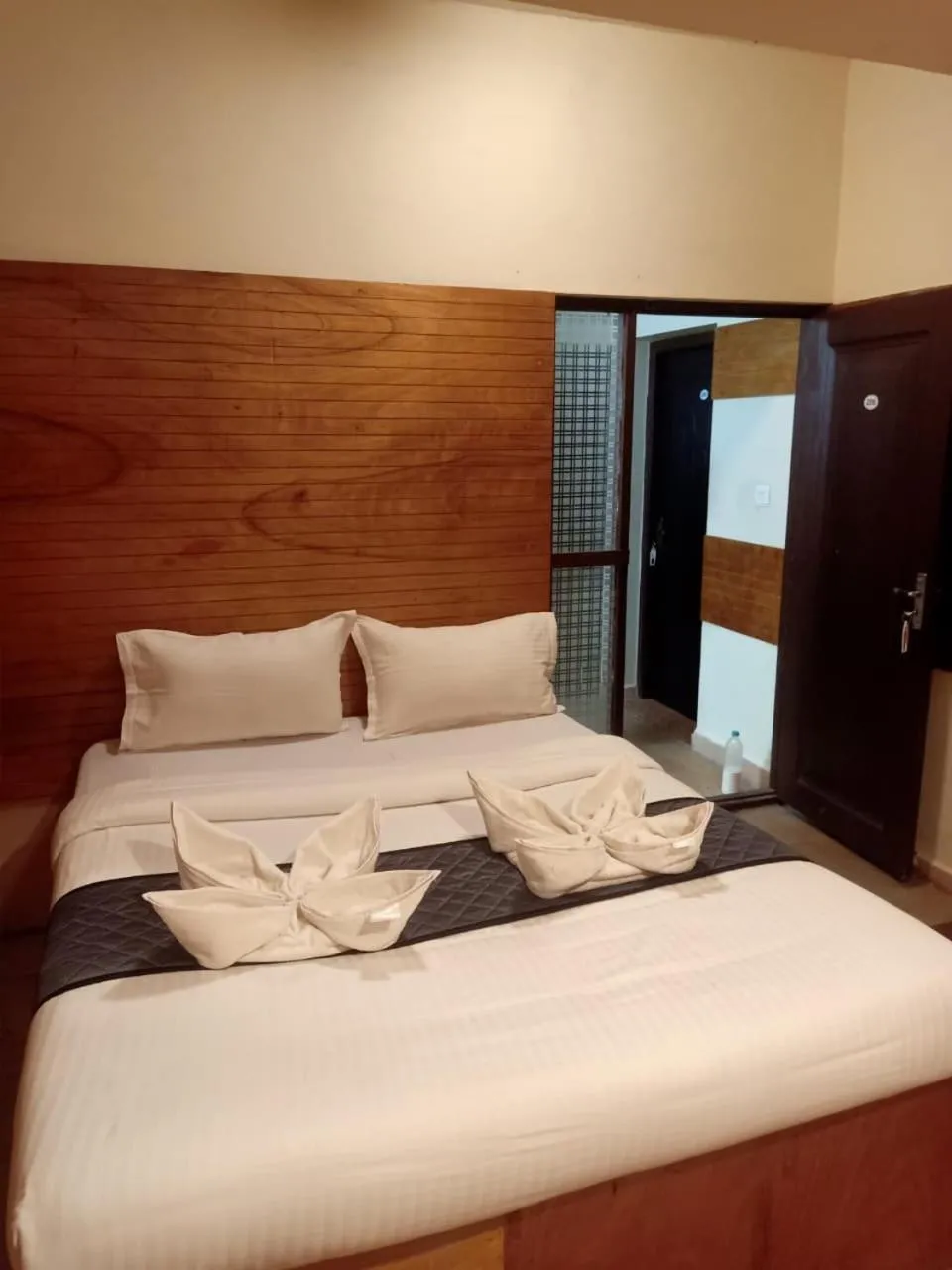 Bed in Misty Valley Inn