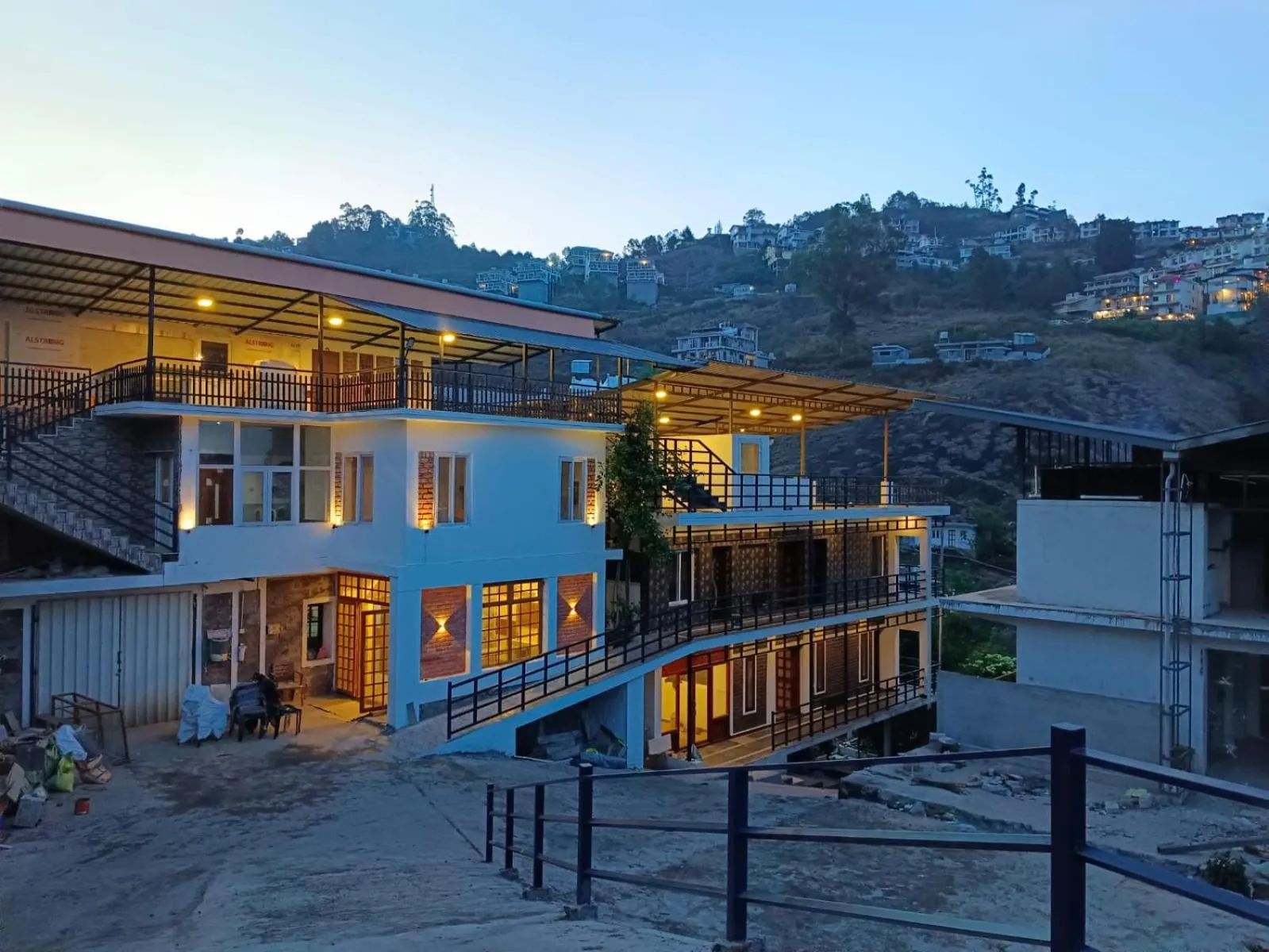 Property building in Misty Valley Inn