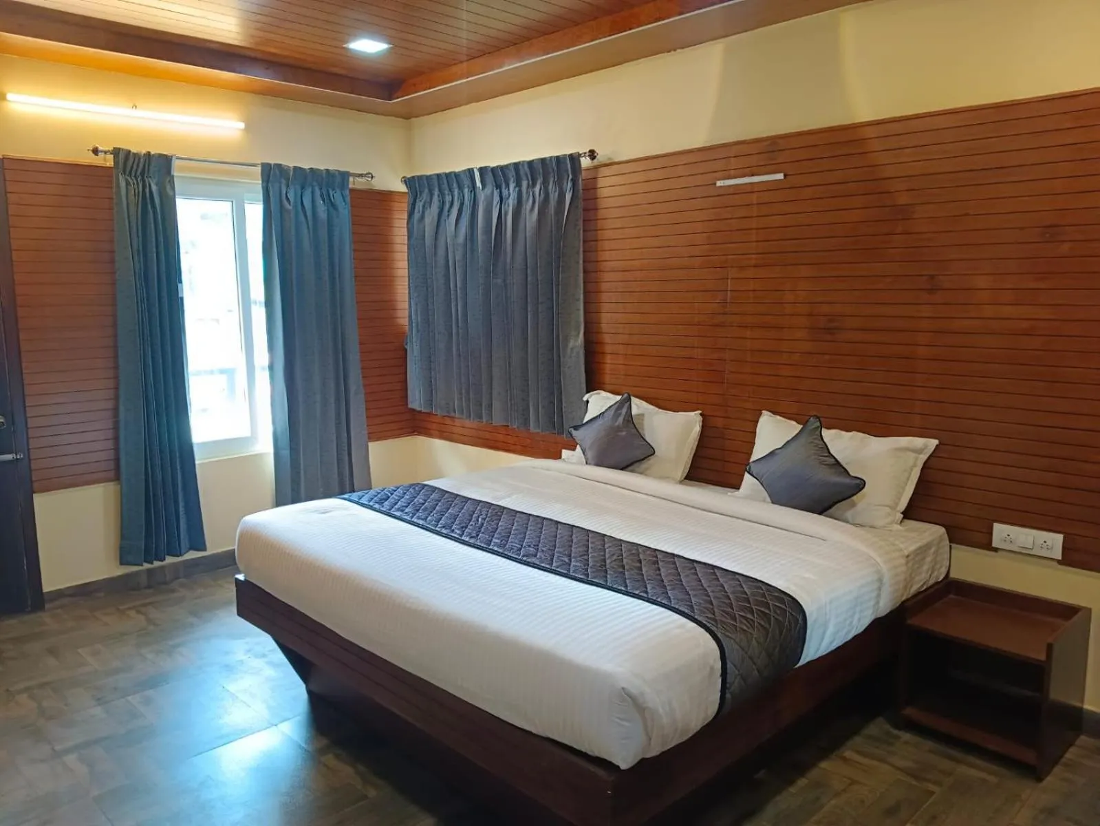 Bed in Misty Valley Inn