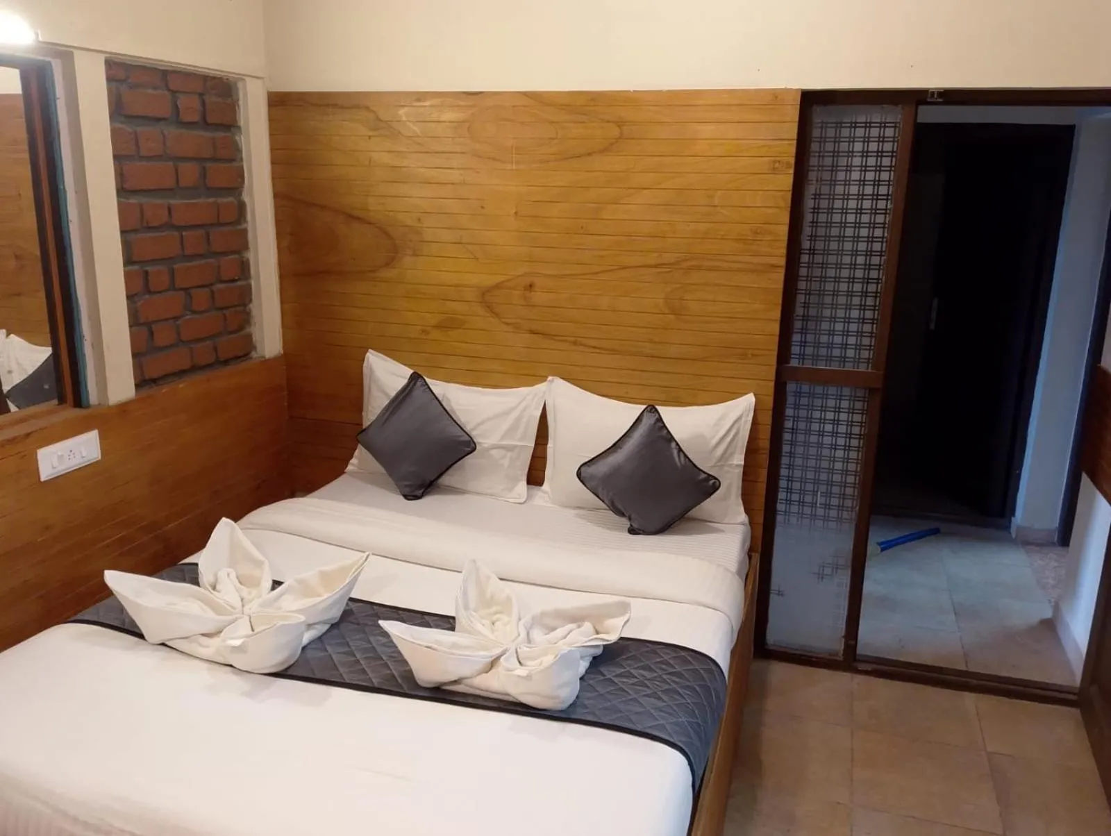 Bed in Misty Valley Inn