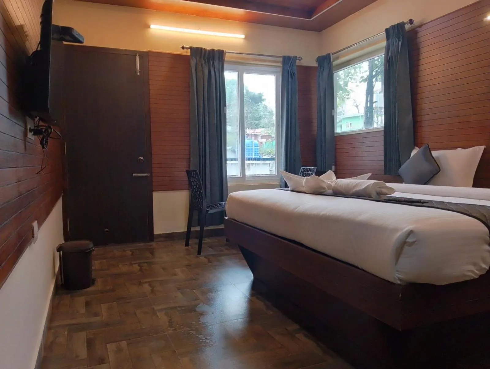 View (from property/room), Bed in Misty Valley Inn