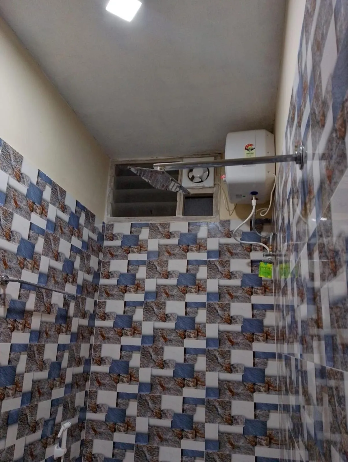 Toilet in Misty Valley Inn