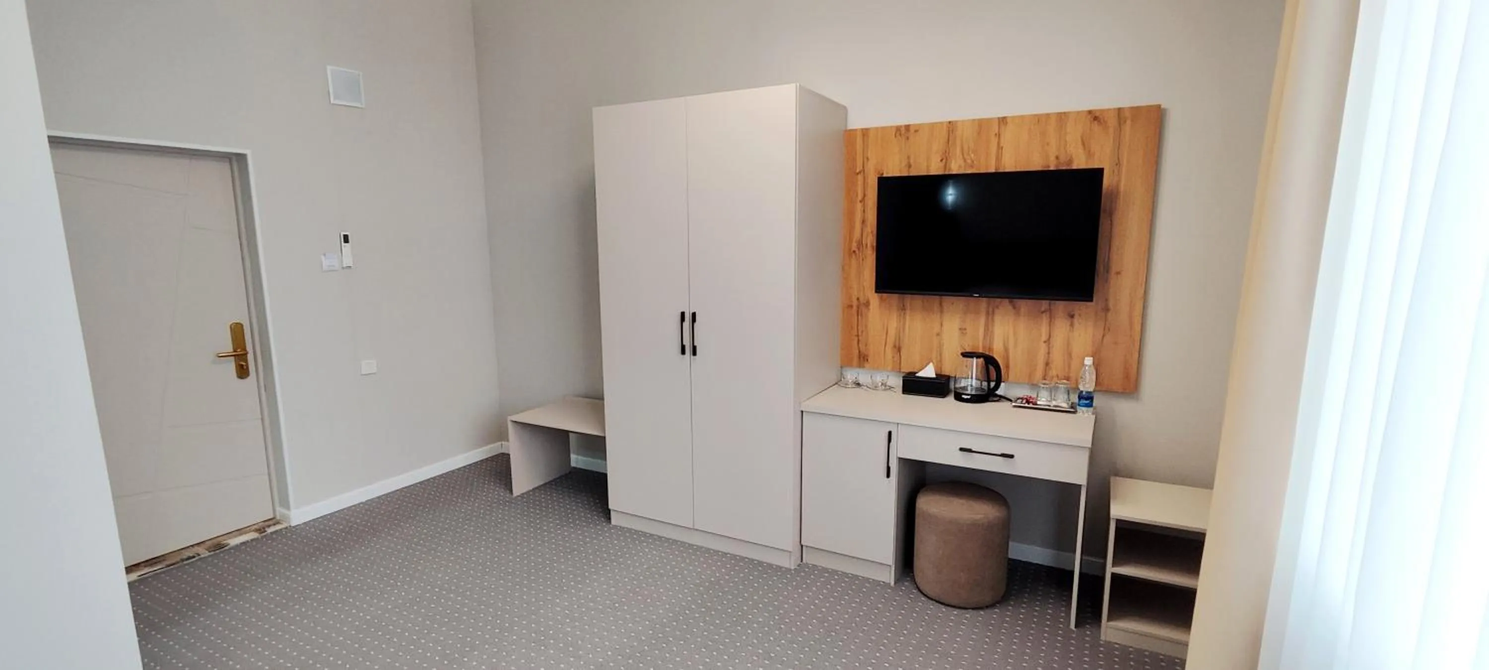 TV and multimedia in Cozy Hotel